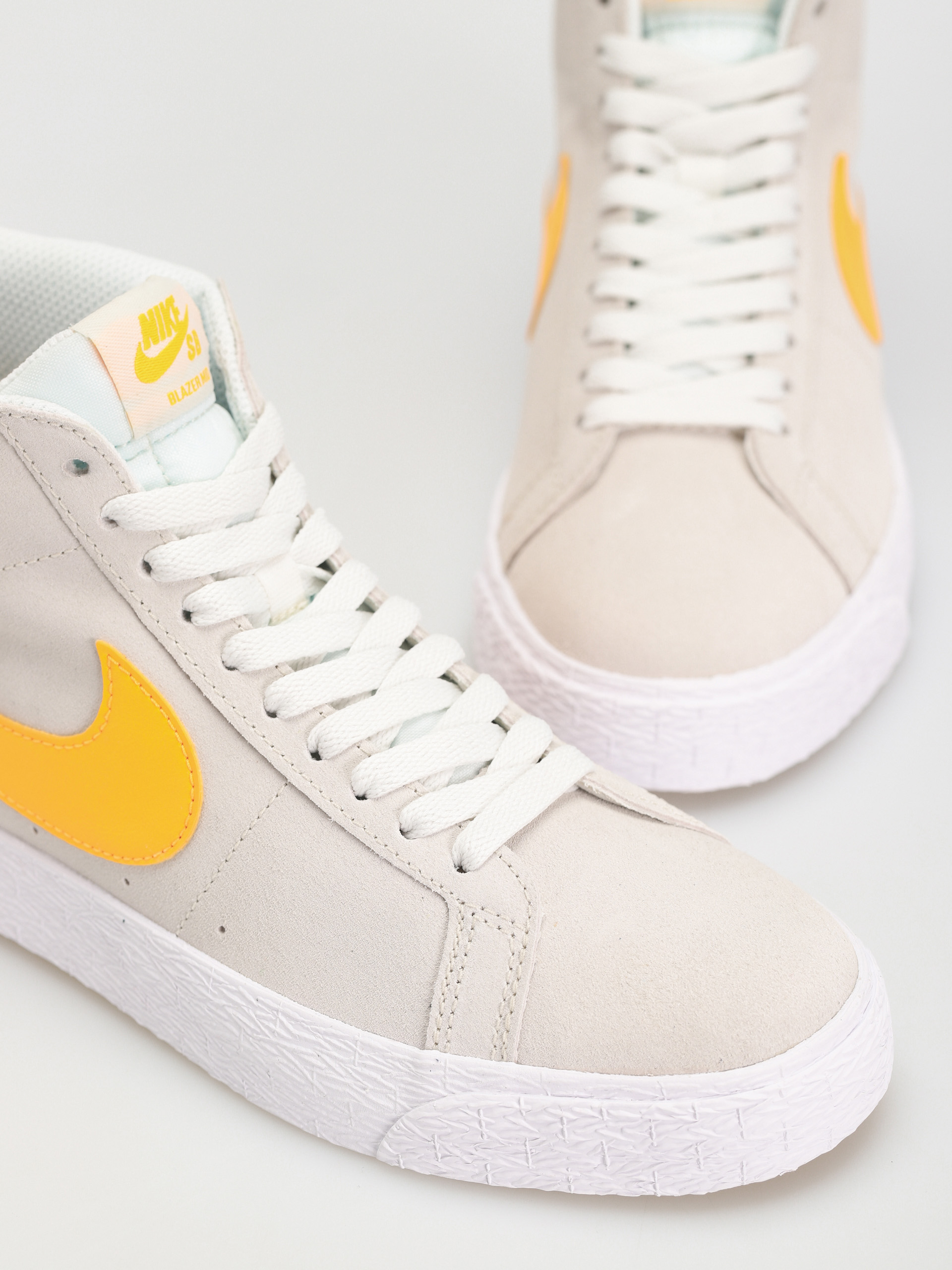Pantofi Nike SB Zoom Blazer Mid (summit white/laser orange summit white)