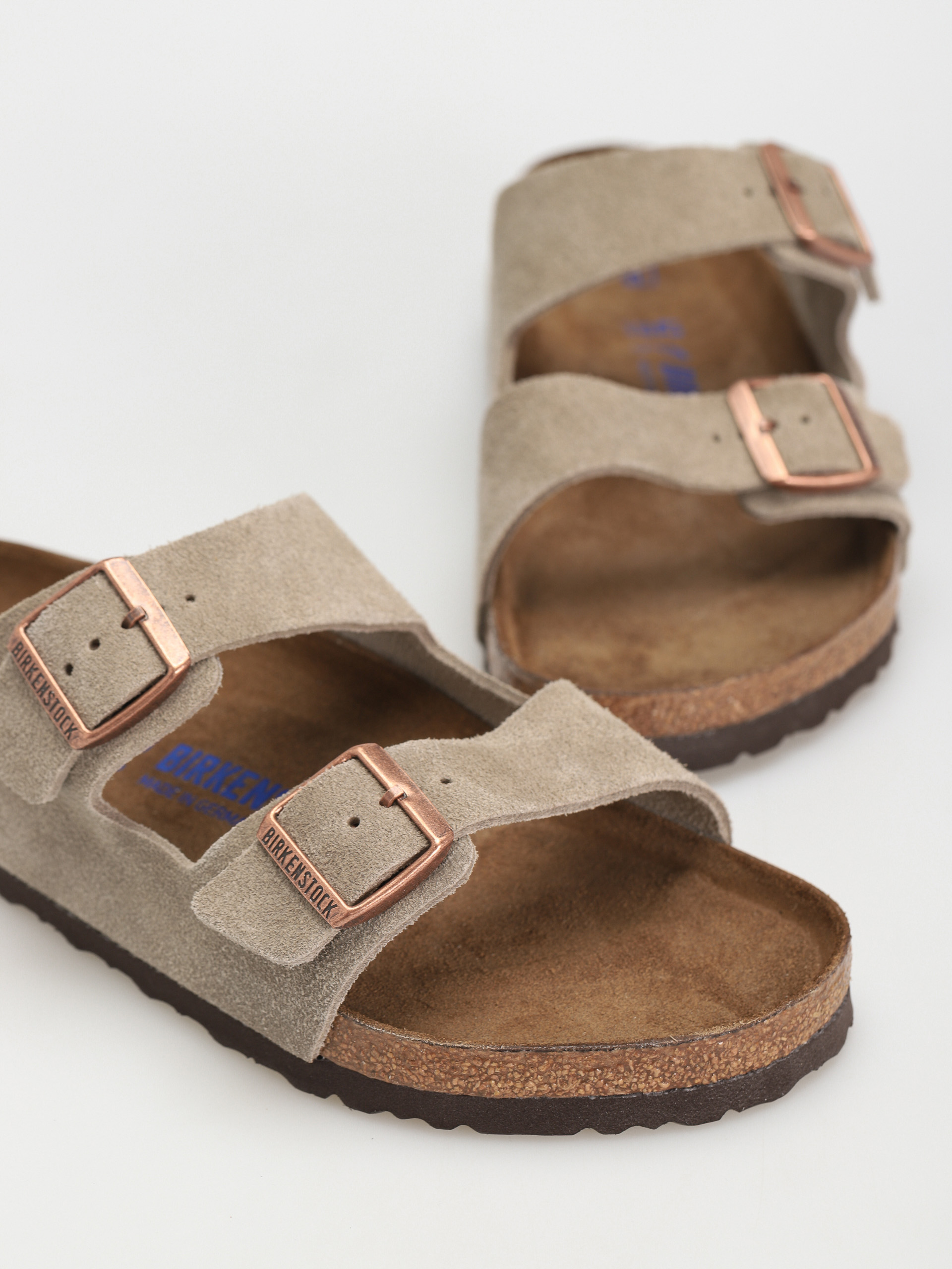 Șlapi Birkenstock Arizona Suede Regular (taupe)