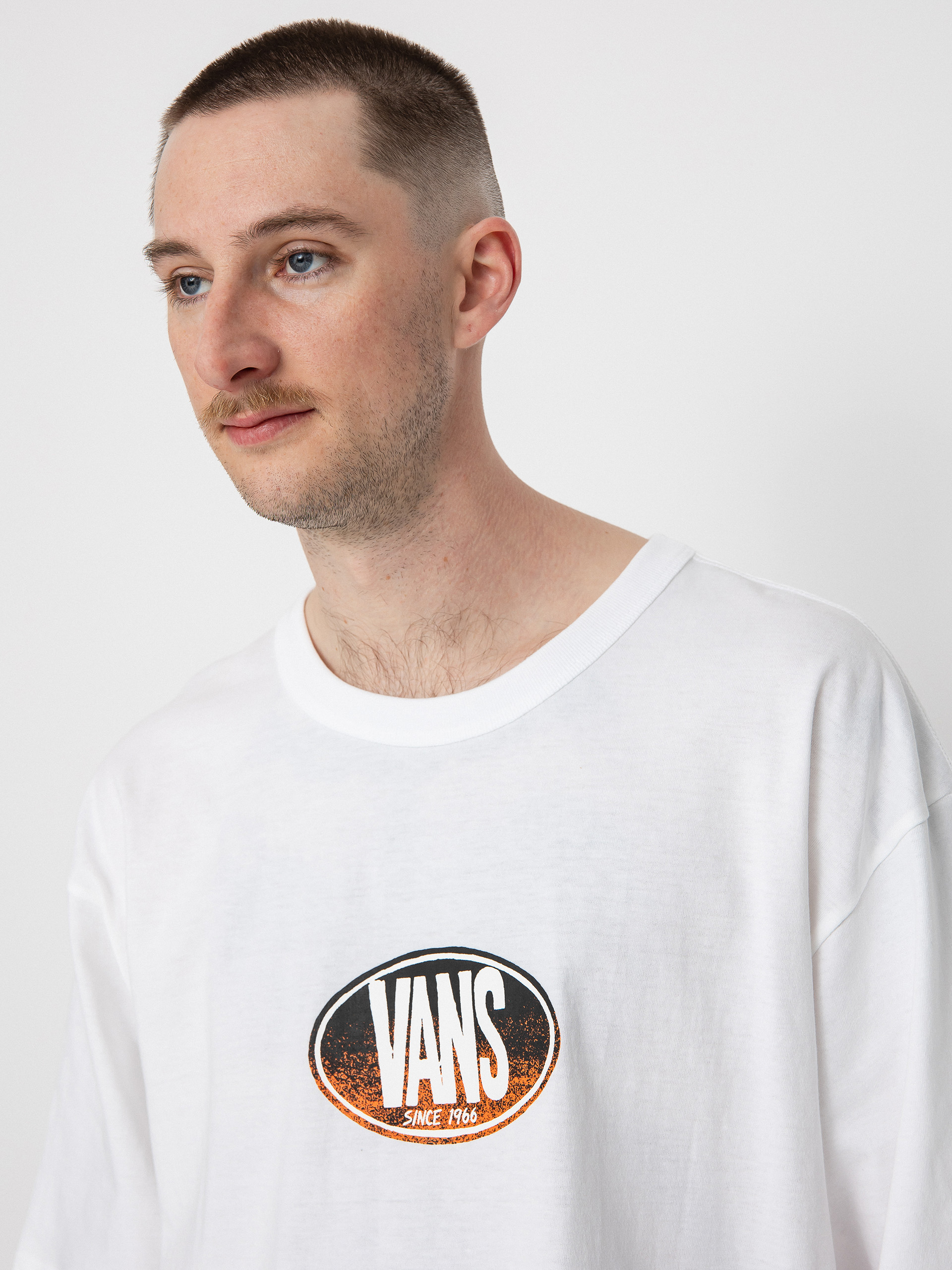 Tricou Vans Off The Wall Gradient Logo Loose (skate classics white)