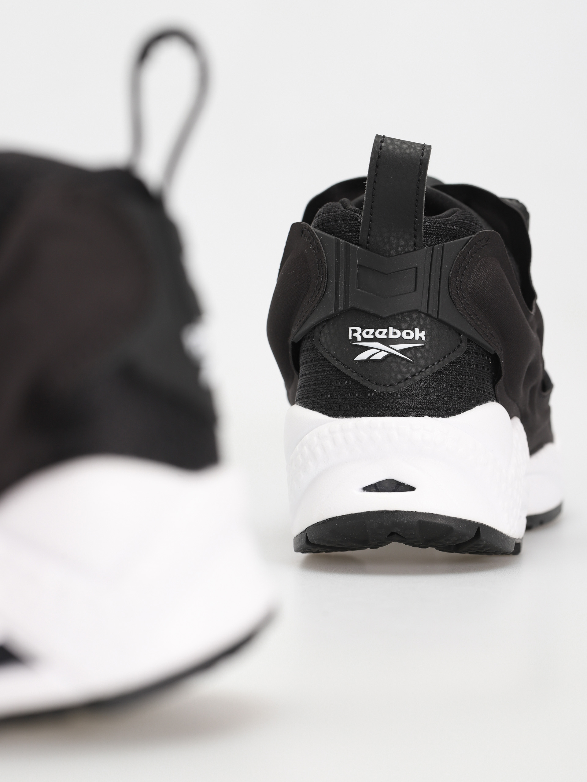 Pantofi Reebok Instapump Fury 95 (cblack/ftwwht/cblack)