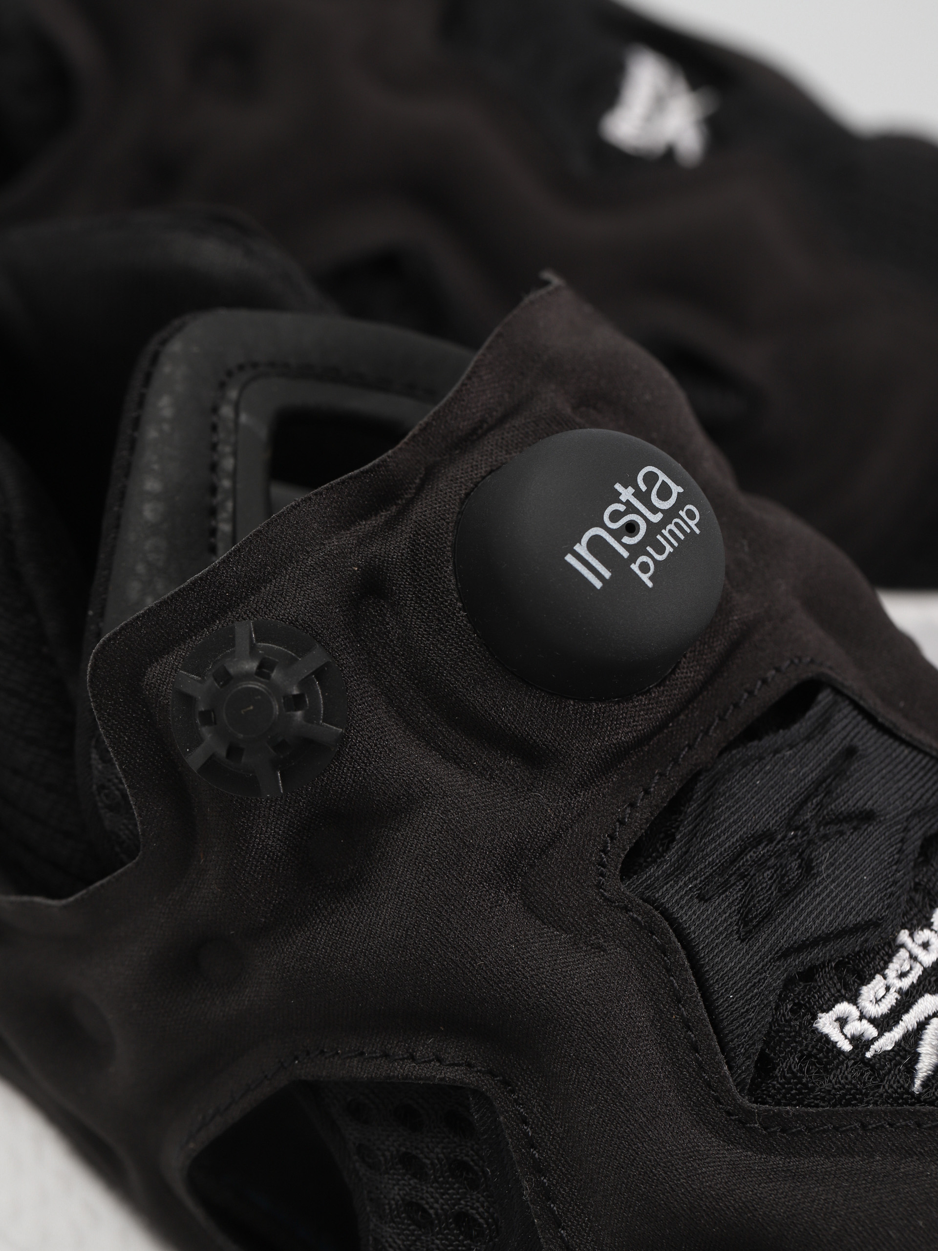 Pantofi Reebok Instapump Fury 95 (cblack/ftwwht/cblack)