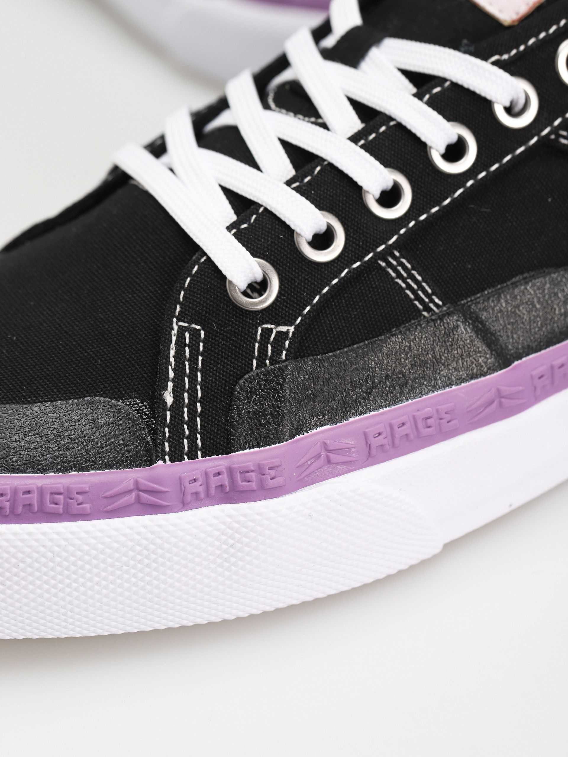 Pantofi Globe Surplus (black/white/rage)