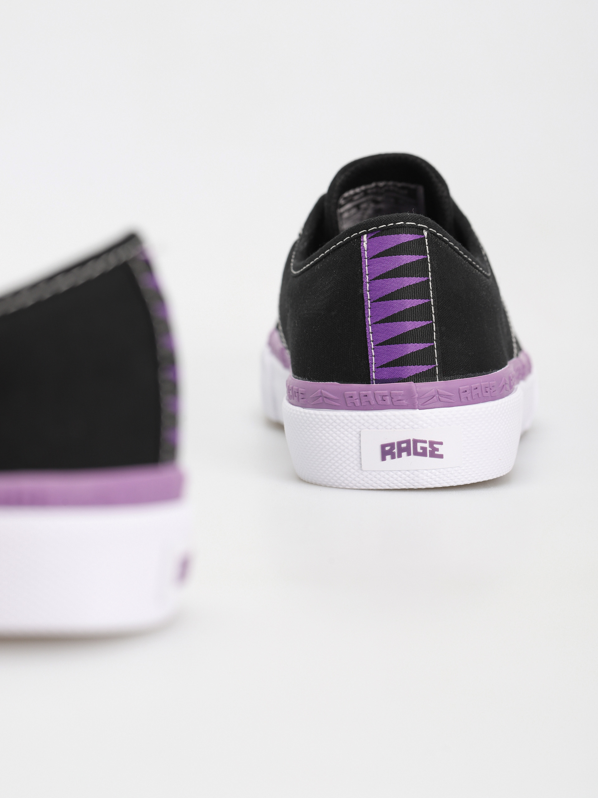 Pantofi Globe Surplus (black/white/rage)