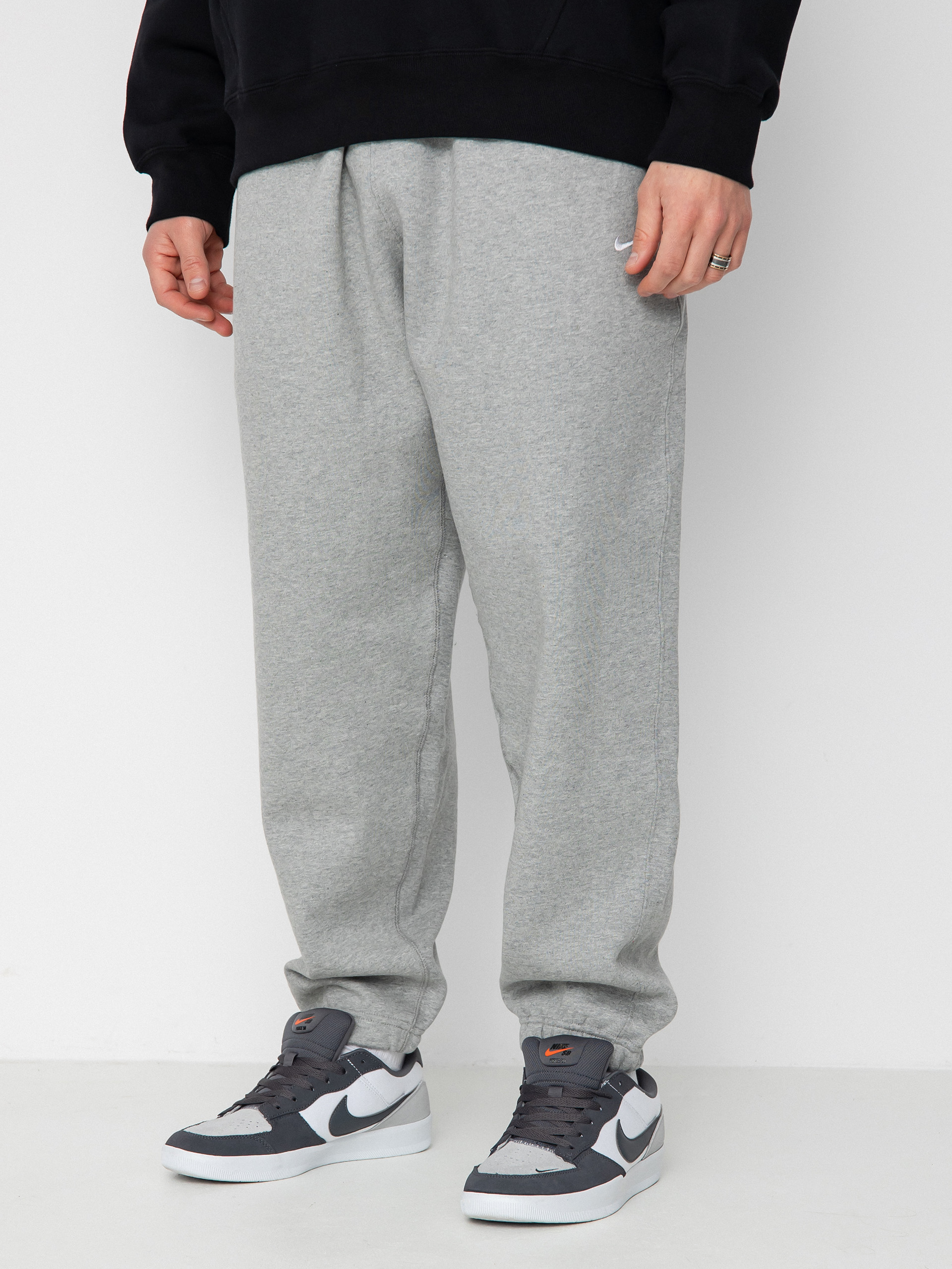 Pantaloni Nike SB Solo Swoosh (dk grey heather/white)