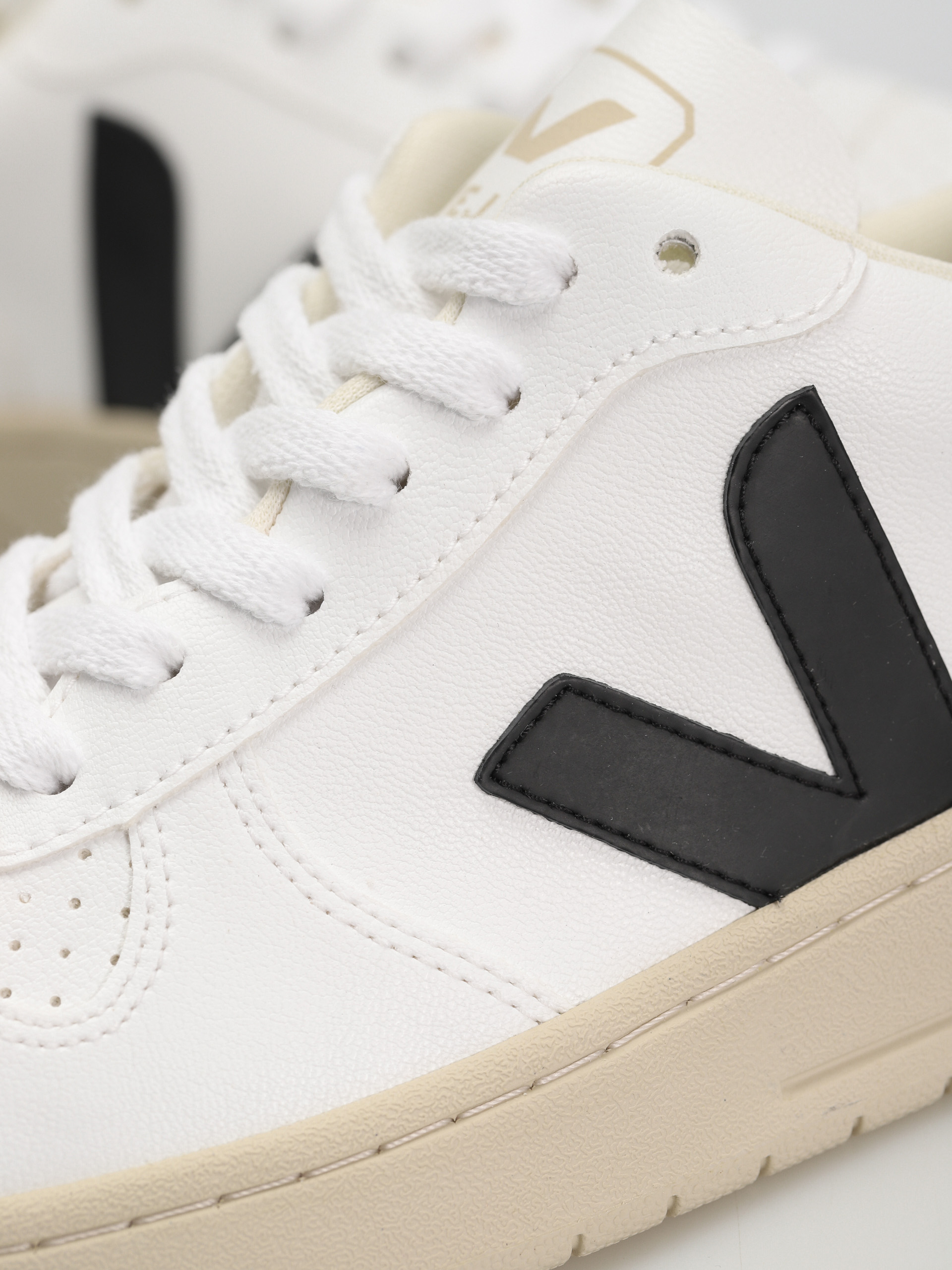 Pantofi Veja V-10 Wmn (white black)