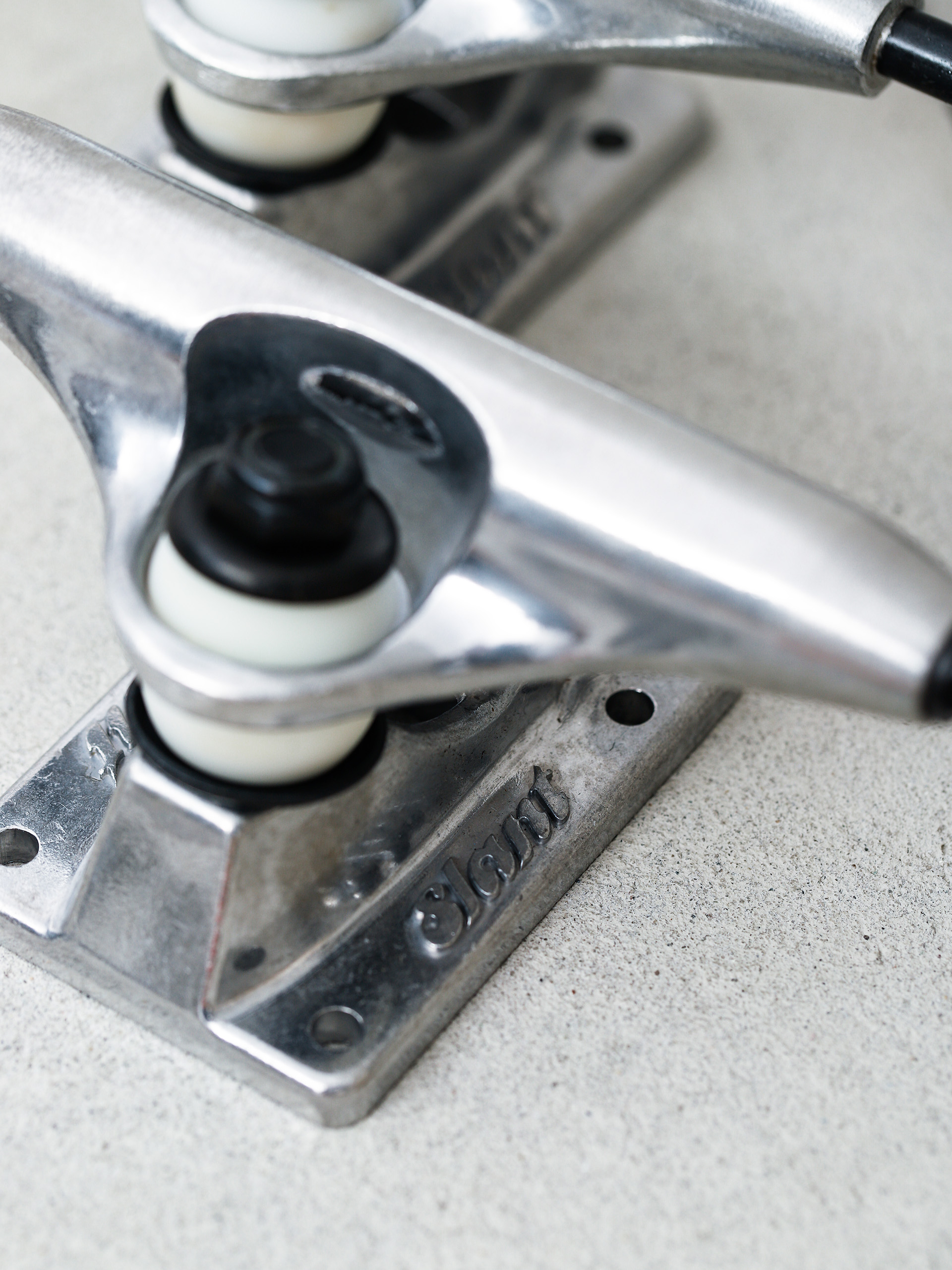 Cheie Globe Zestaw do deskorolki Everything But The Deck Kit (raw finish)