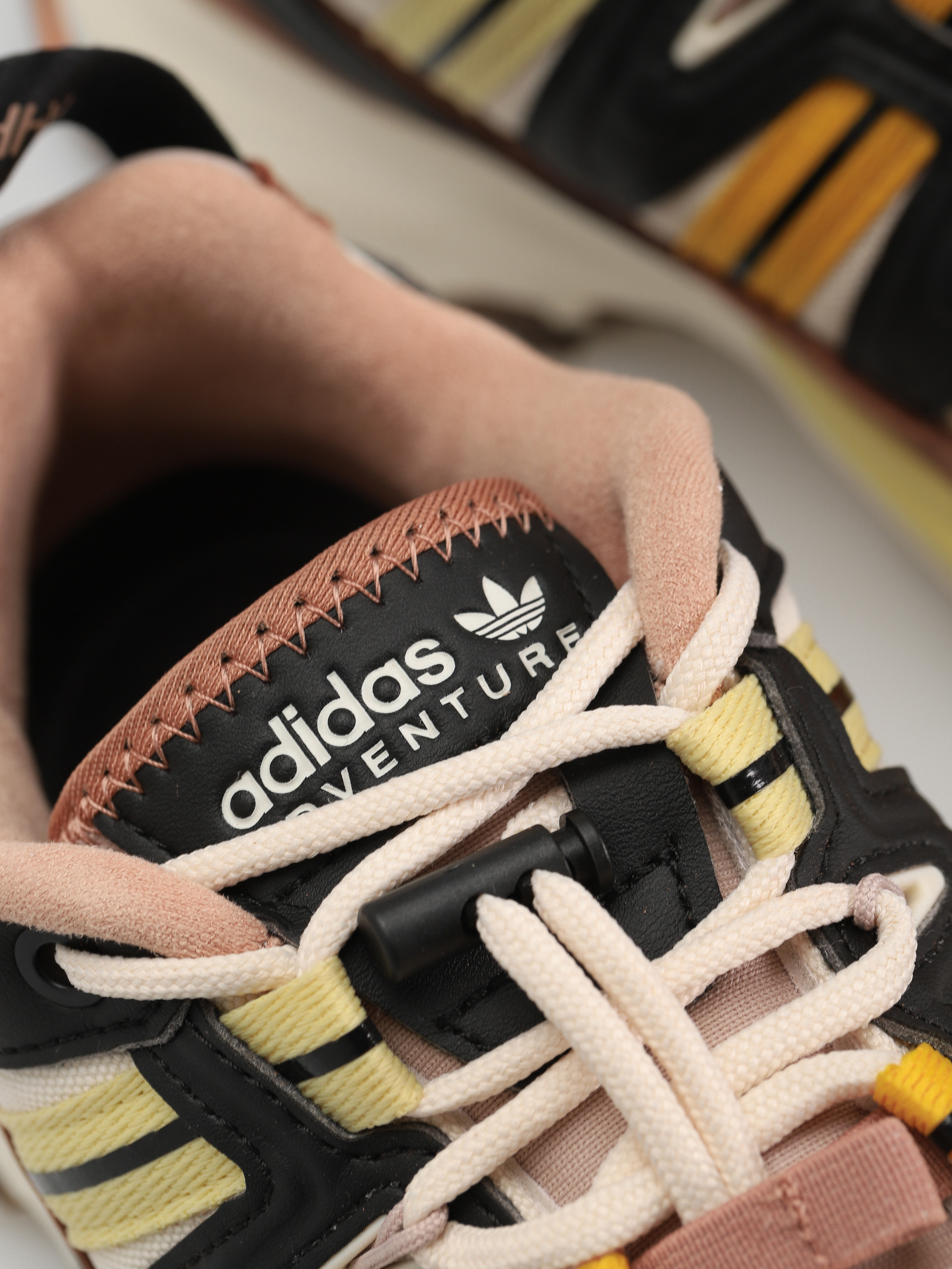 Pantofi adidas Originals Hyperturf (cblack/wonwhi/clastr)