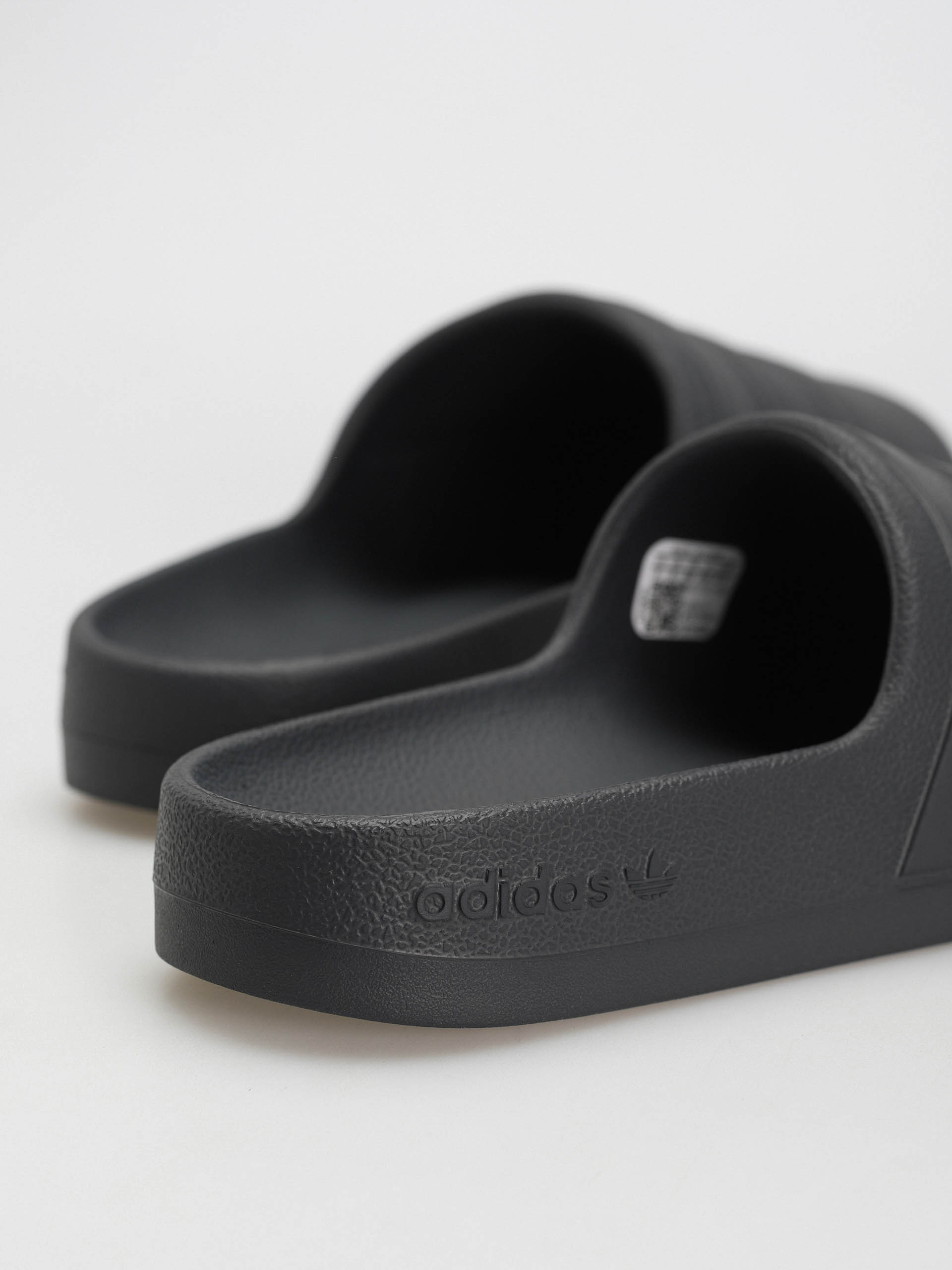 Șlapi adidas Originals Adifom Adilette (carbon/carbon/cblack)