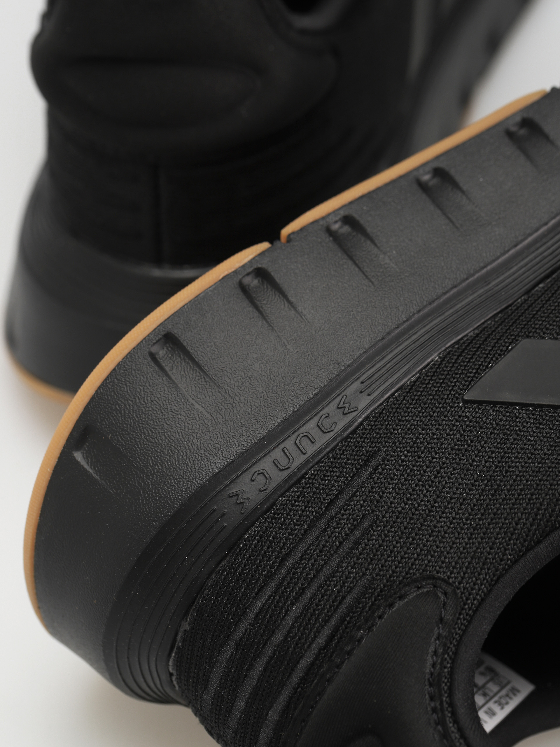Pantofi adidas Swift Run 23 (cblack/cblack/gum3)