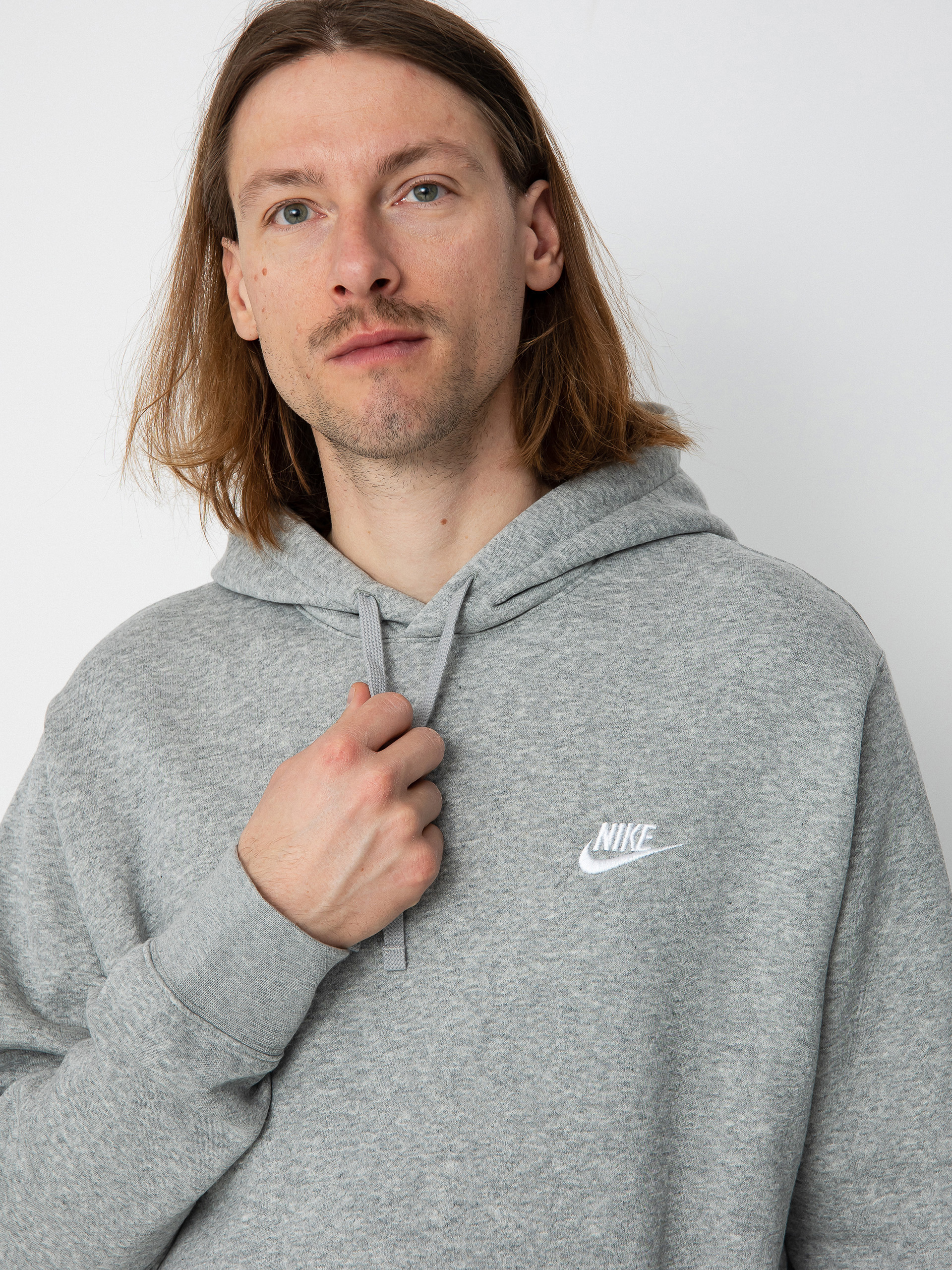 Hanorac cu glugă Nike Club Hoodie Po Bb HD (dk grey heather/matte silver/white)