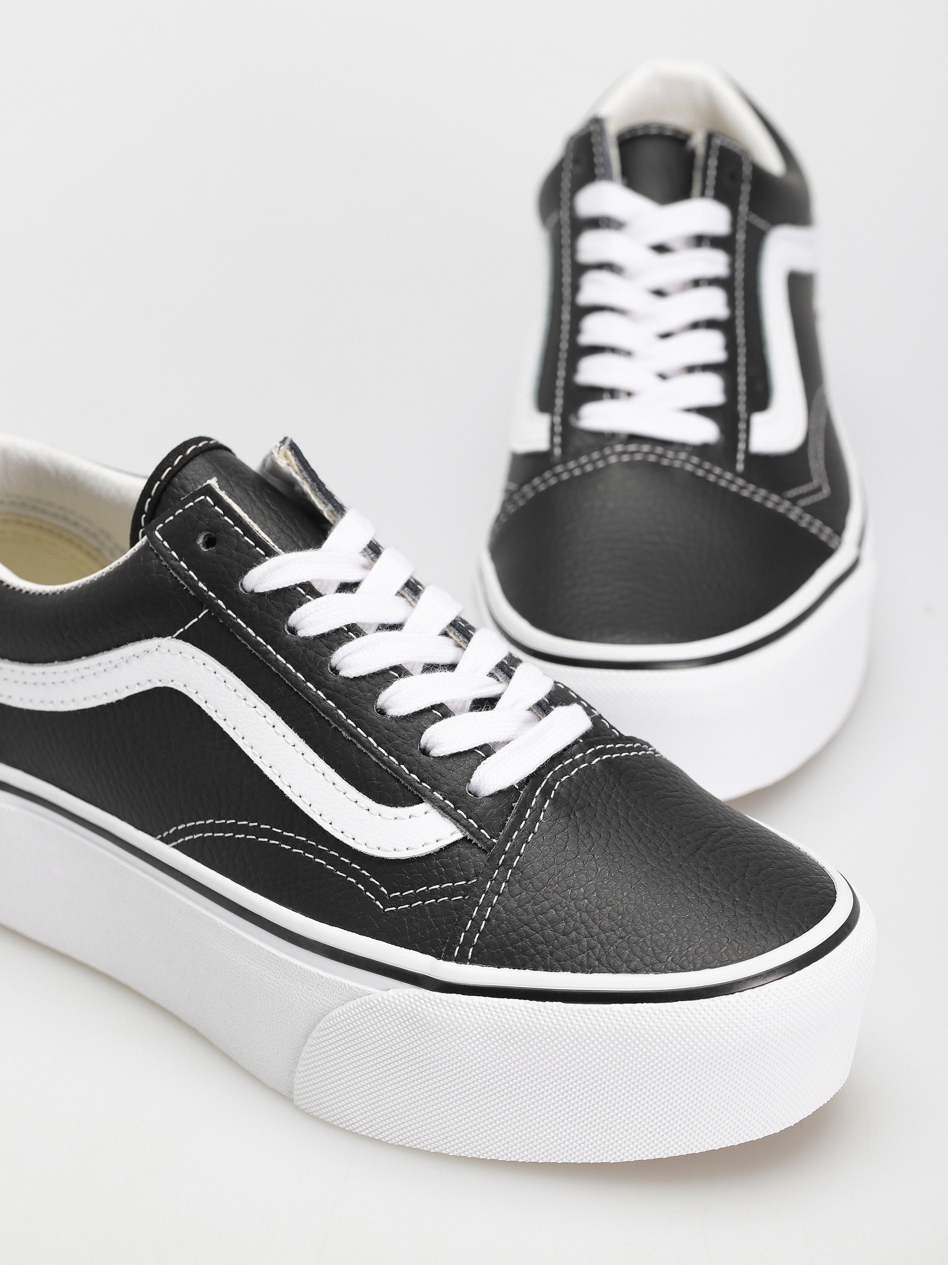 Pantofi Vans Old Skool Stackform (leather black/true white)
