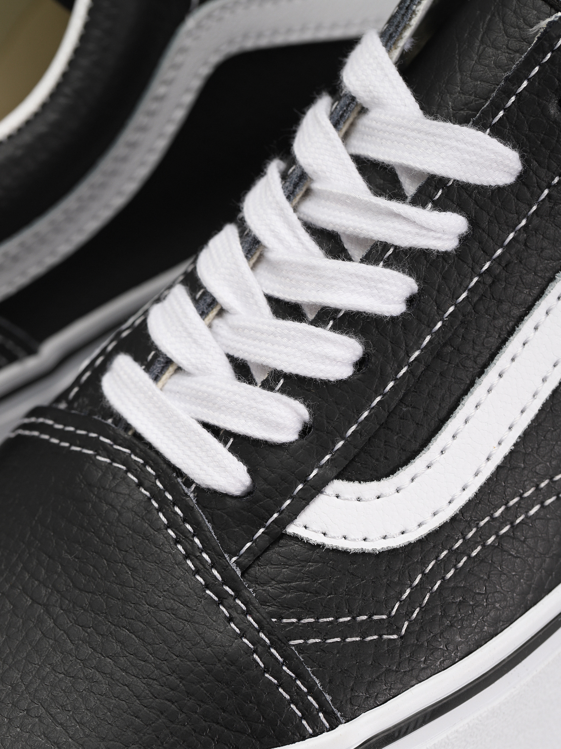 Pantofi Vans Old Skool Stackform (leather black/true white)