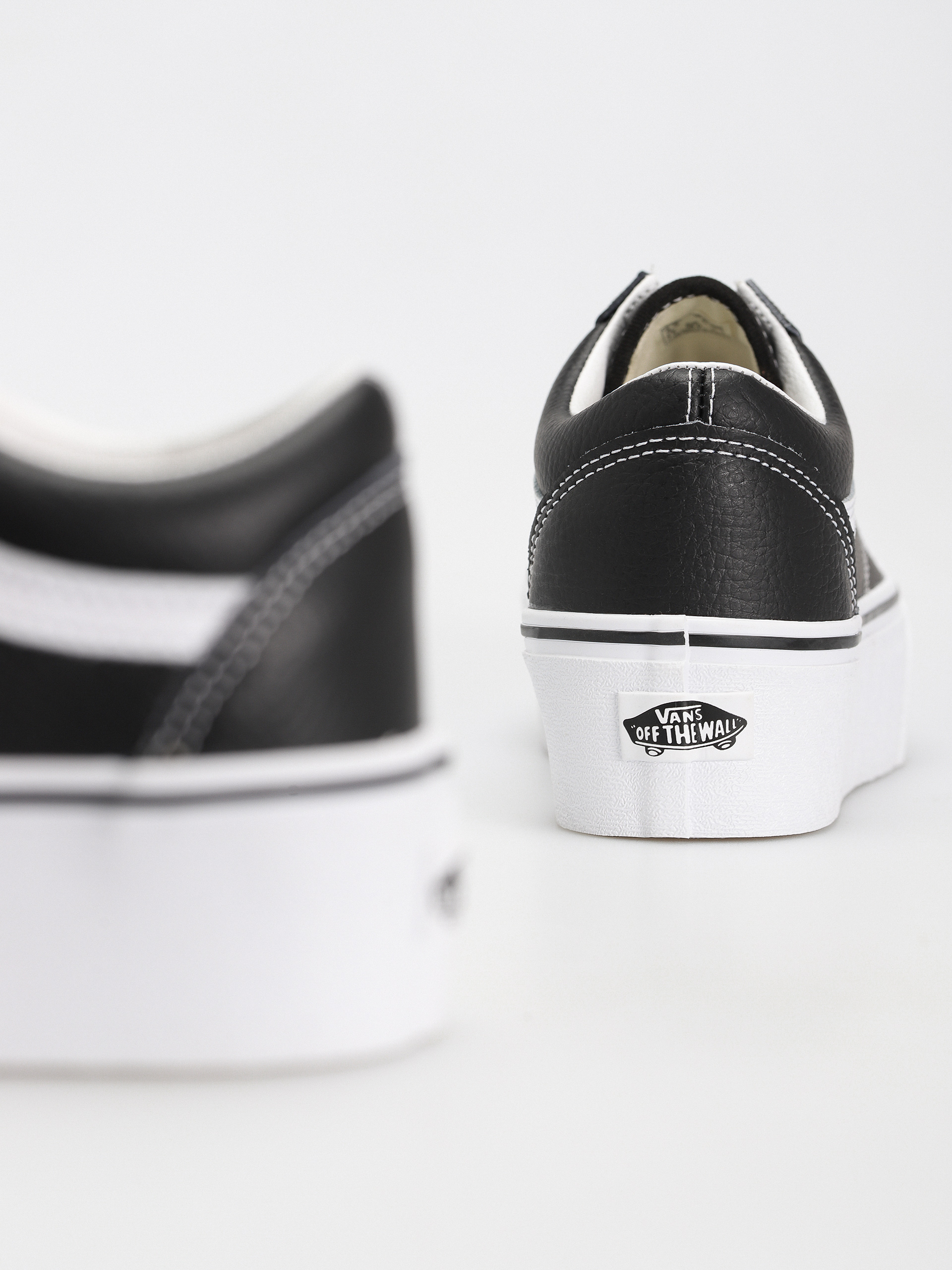 Pantofi Vans Old Skool Stackform (leather black/true white)