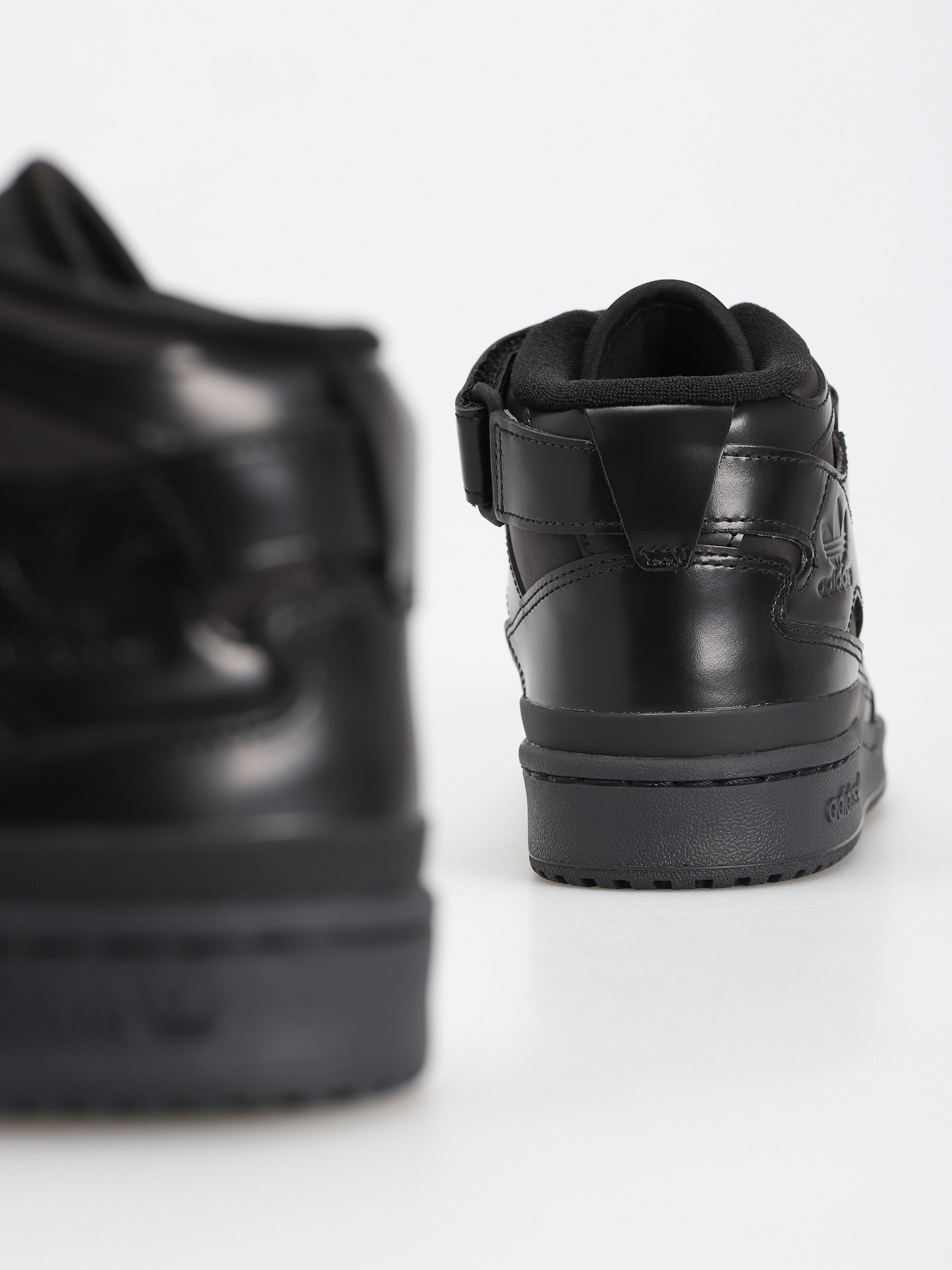 Pantofi adidas Forum 84 Mid Adv X Heitor (cblack/silvmt/cblack)