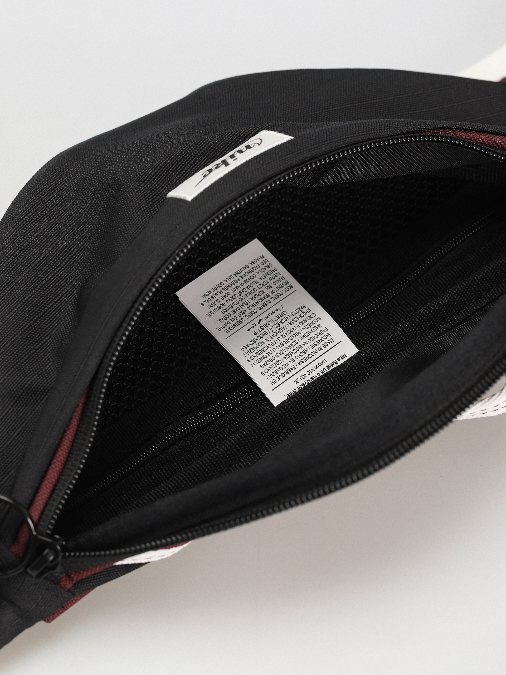 Borsetă de brâu Nike SB Heritage (black/sail/night maroon)