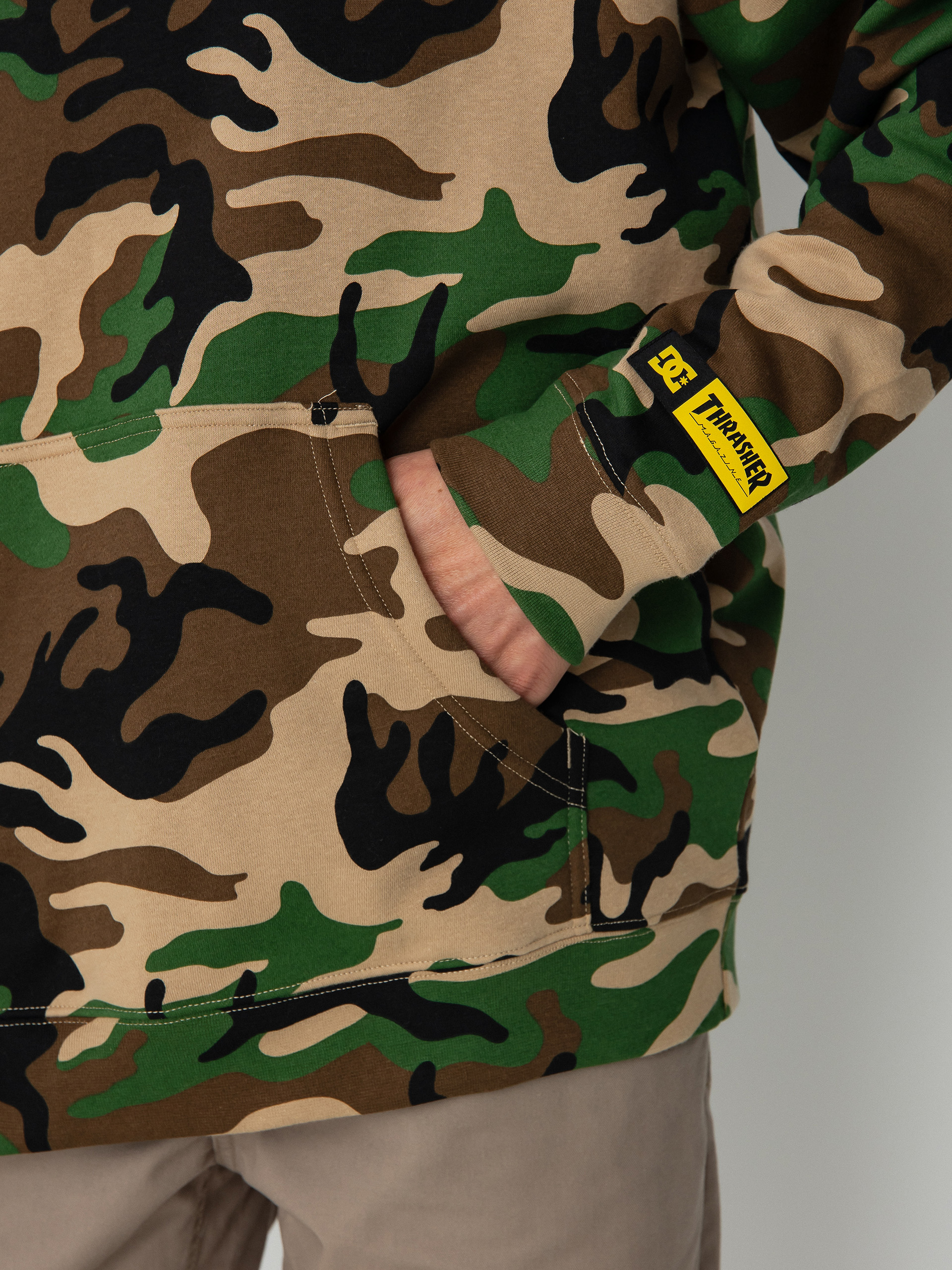 Hanorac cu glugă DC X Thrasher (army camo)