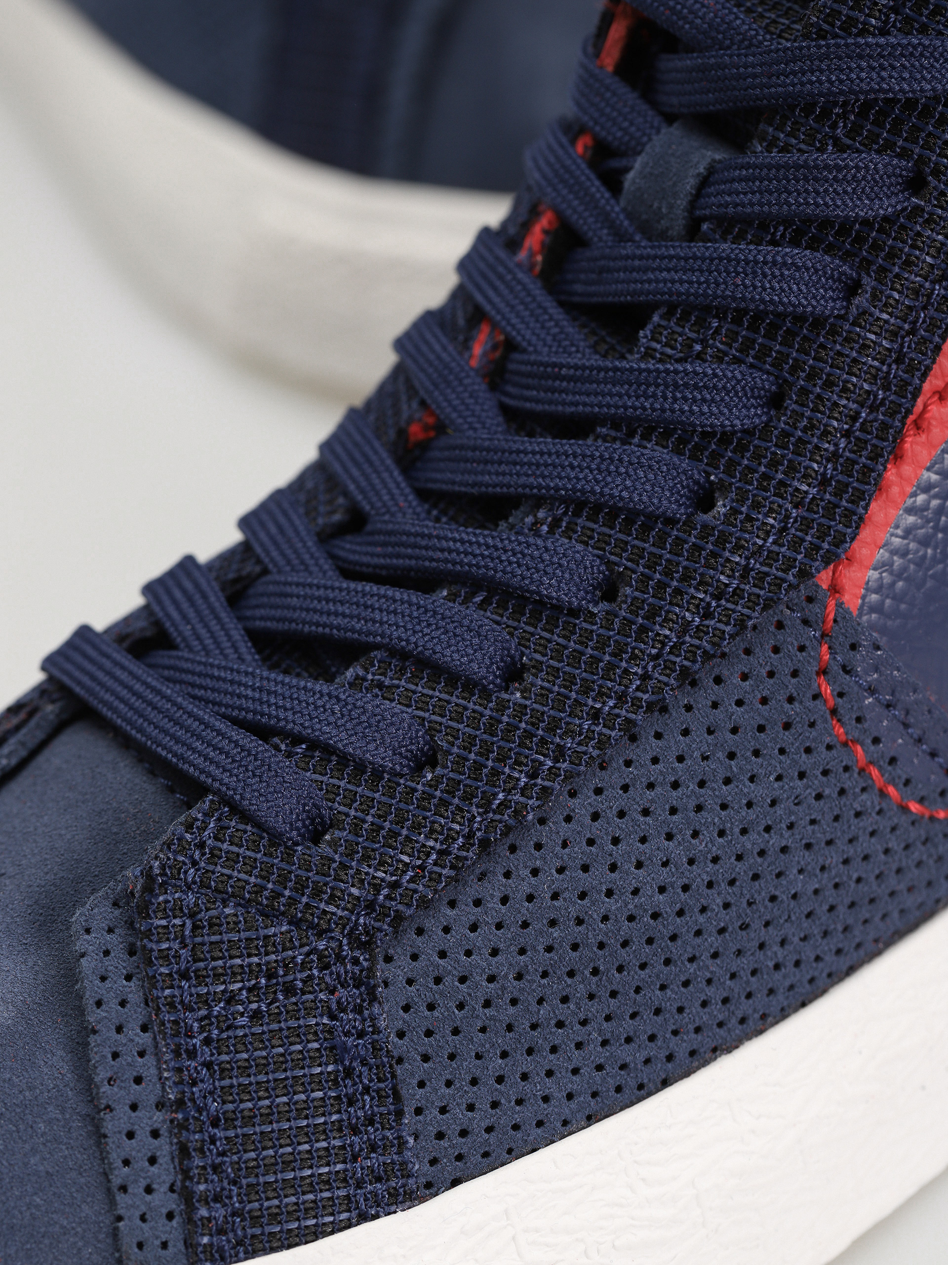 Pantofi Nike SB Zoom Blazer Mid Prm (university red/midnight navy)