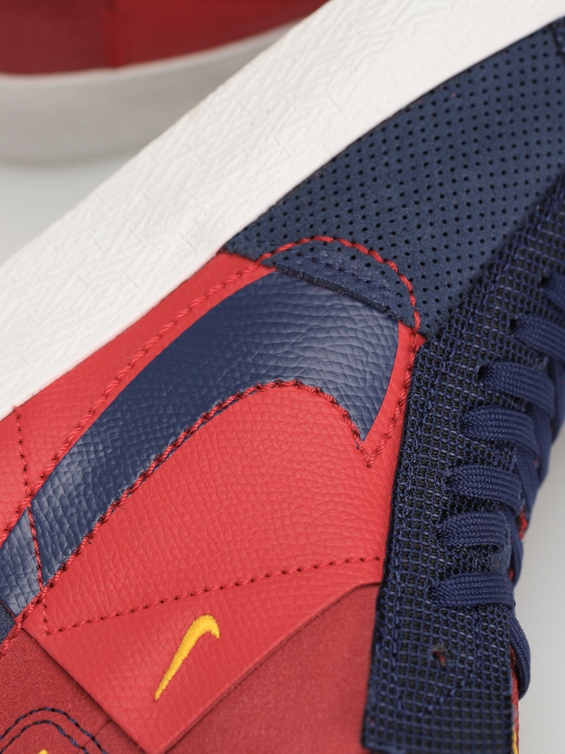 Pantofi Nike SB Zoom Blazer Mid Prm (university red/midnight navy)