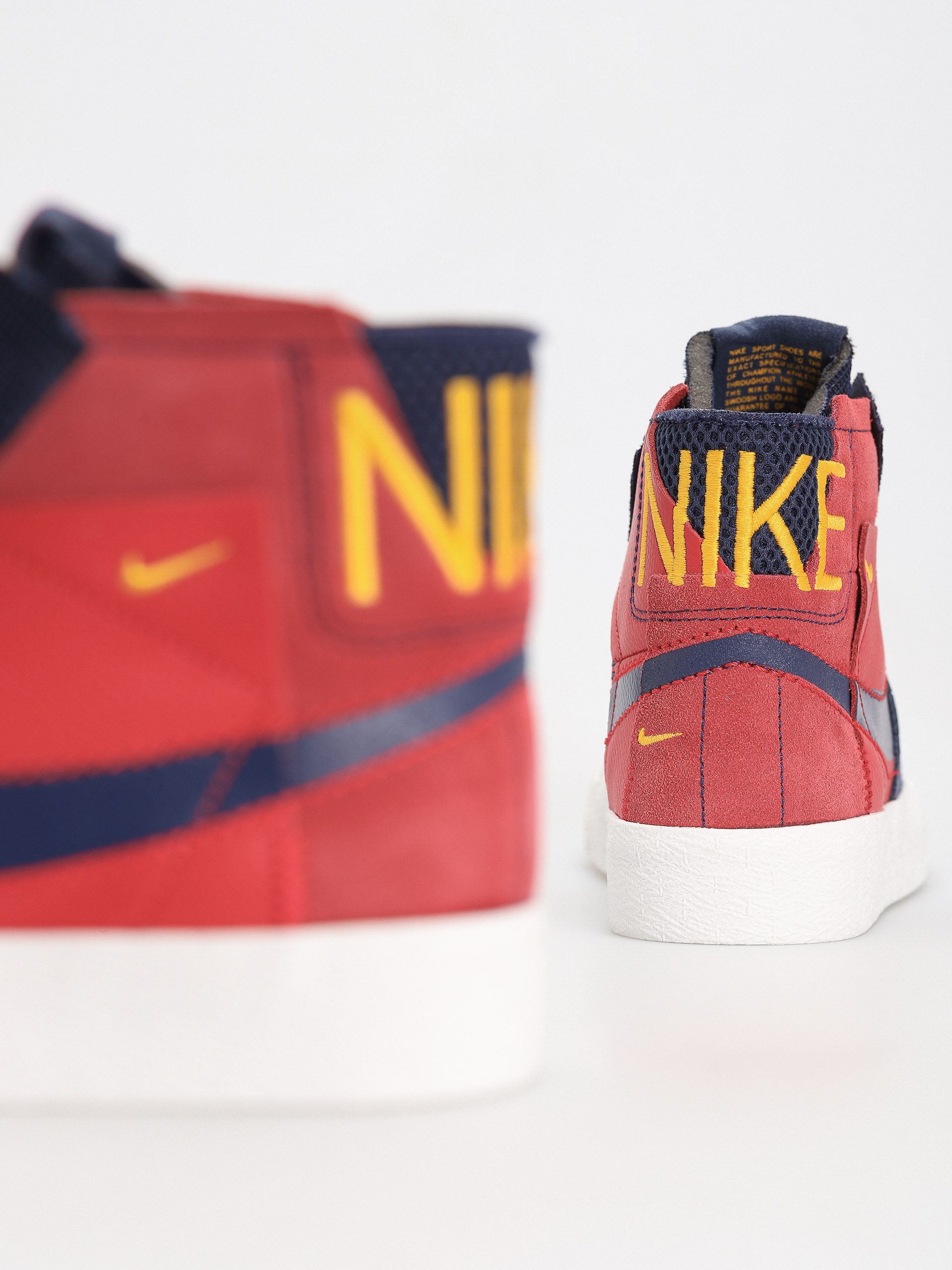 Pantofi Nike SB Zoom Blazer Mid Prm (university red/midnight navy)