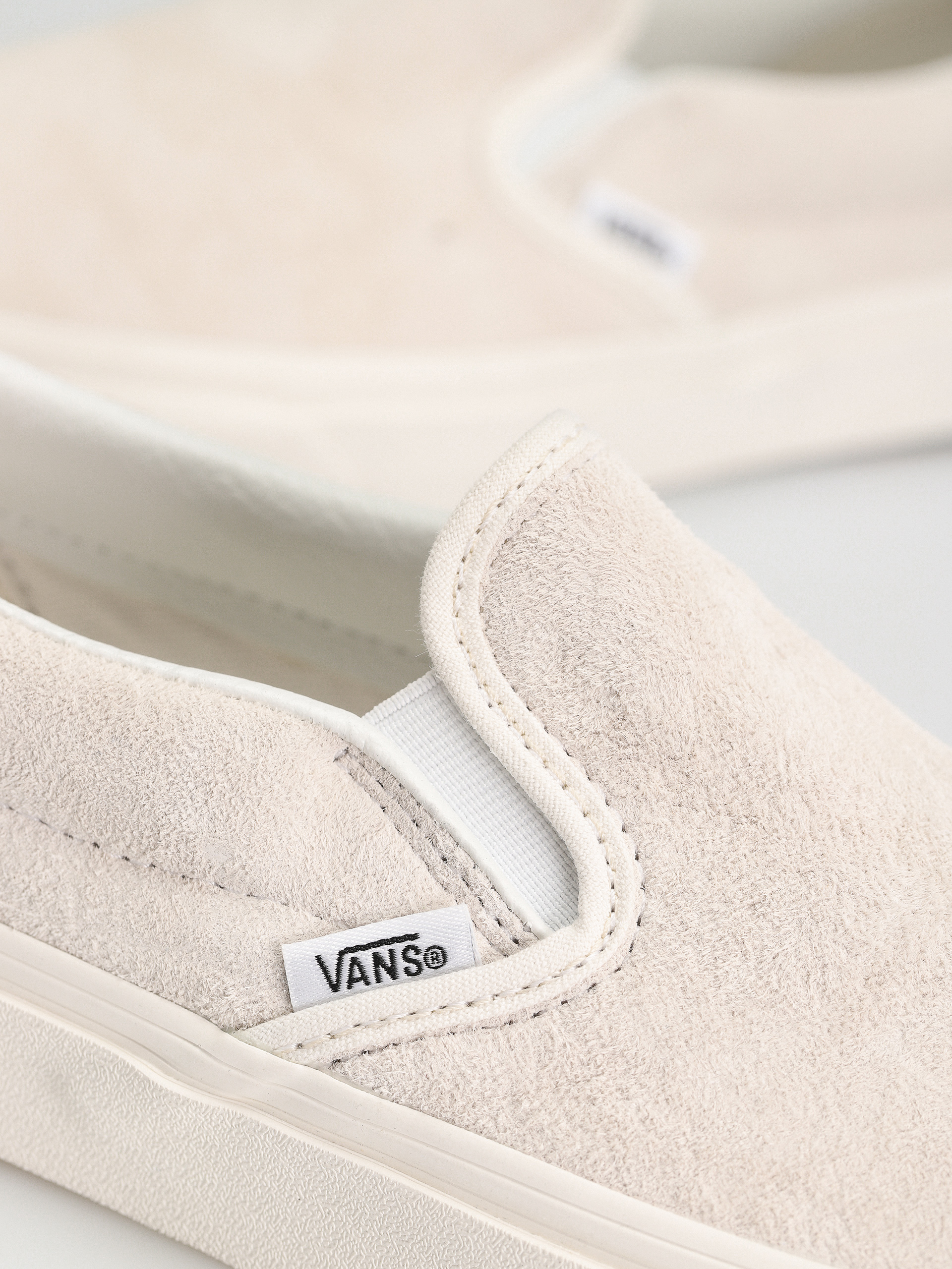 Pantofi Vans Classic Slip On (pig suede blanc de blanc)
