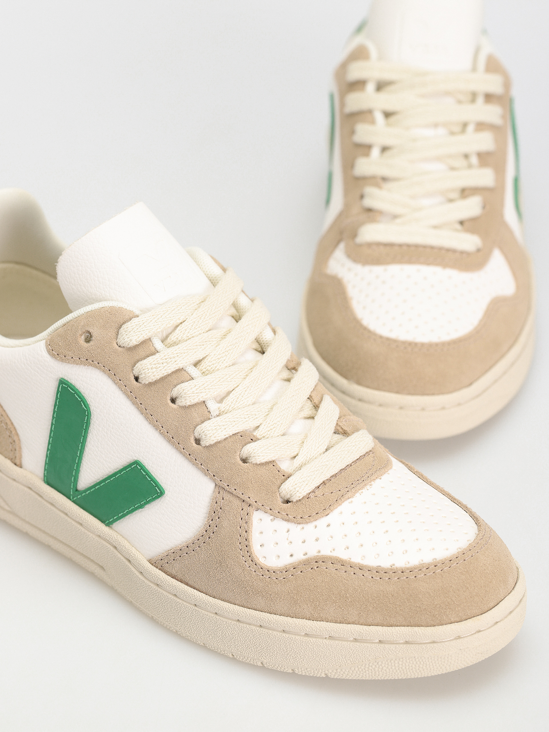 Pantofi Veja V-10 Wmn (extra white emeraude sahara)