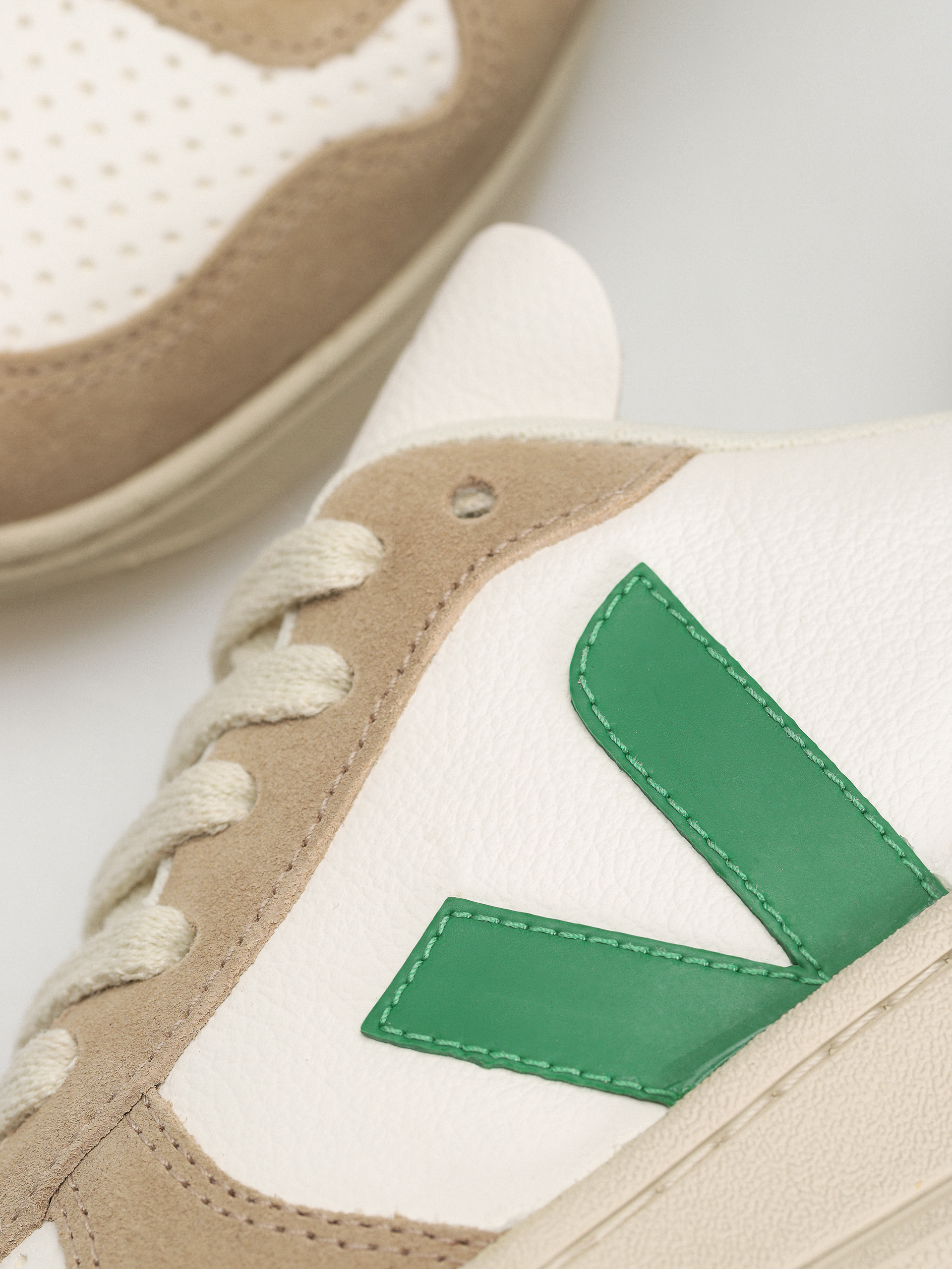 Pantofi Veja V-10 Wmn (extra white emeraude sahara)