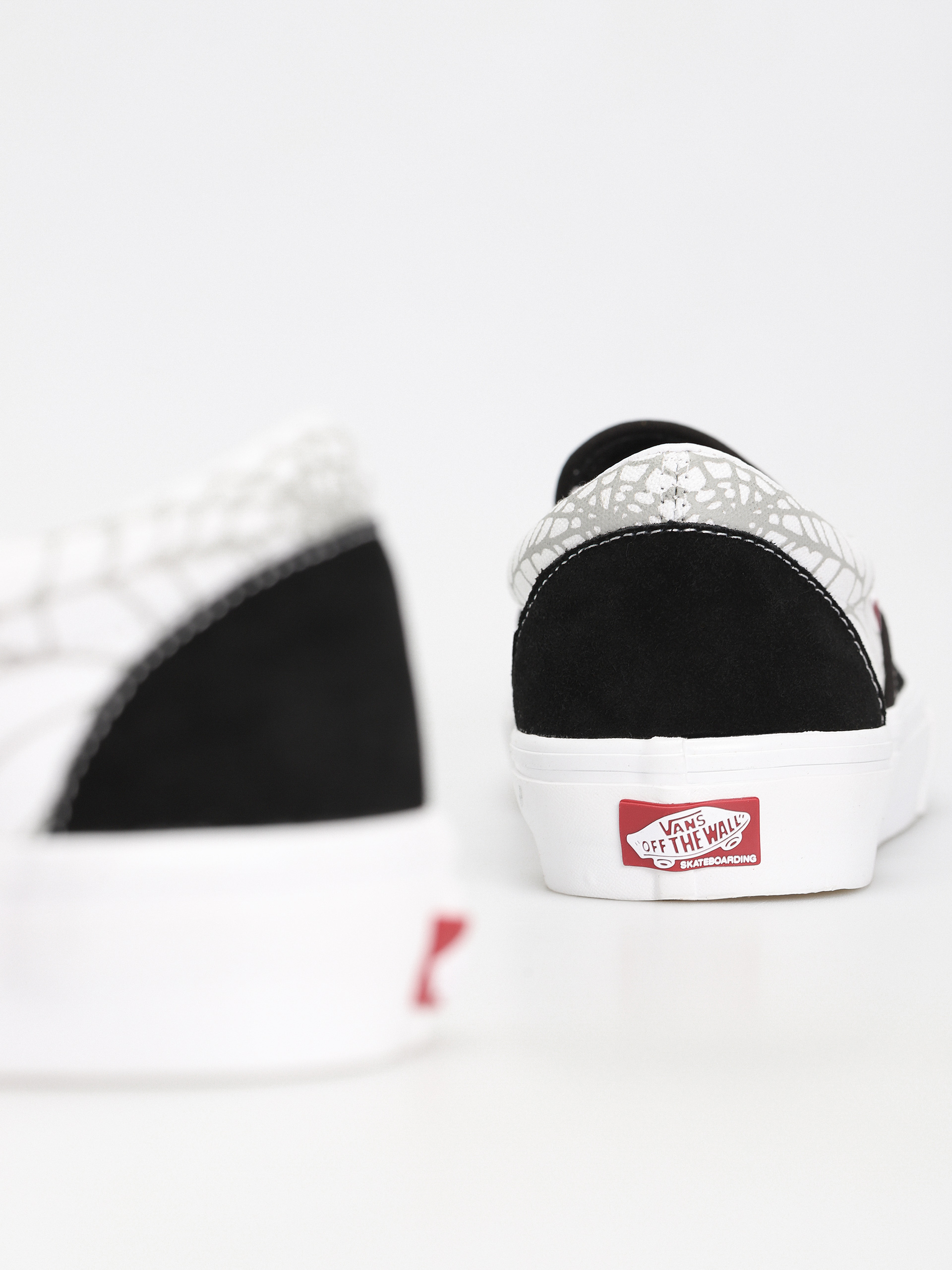 Pantofi Vans Skate Slip On (black widow spider black/white/red)