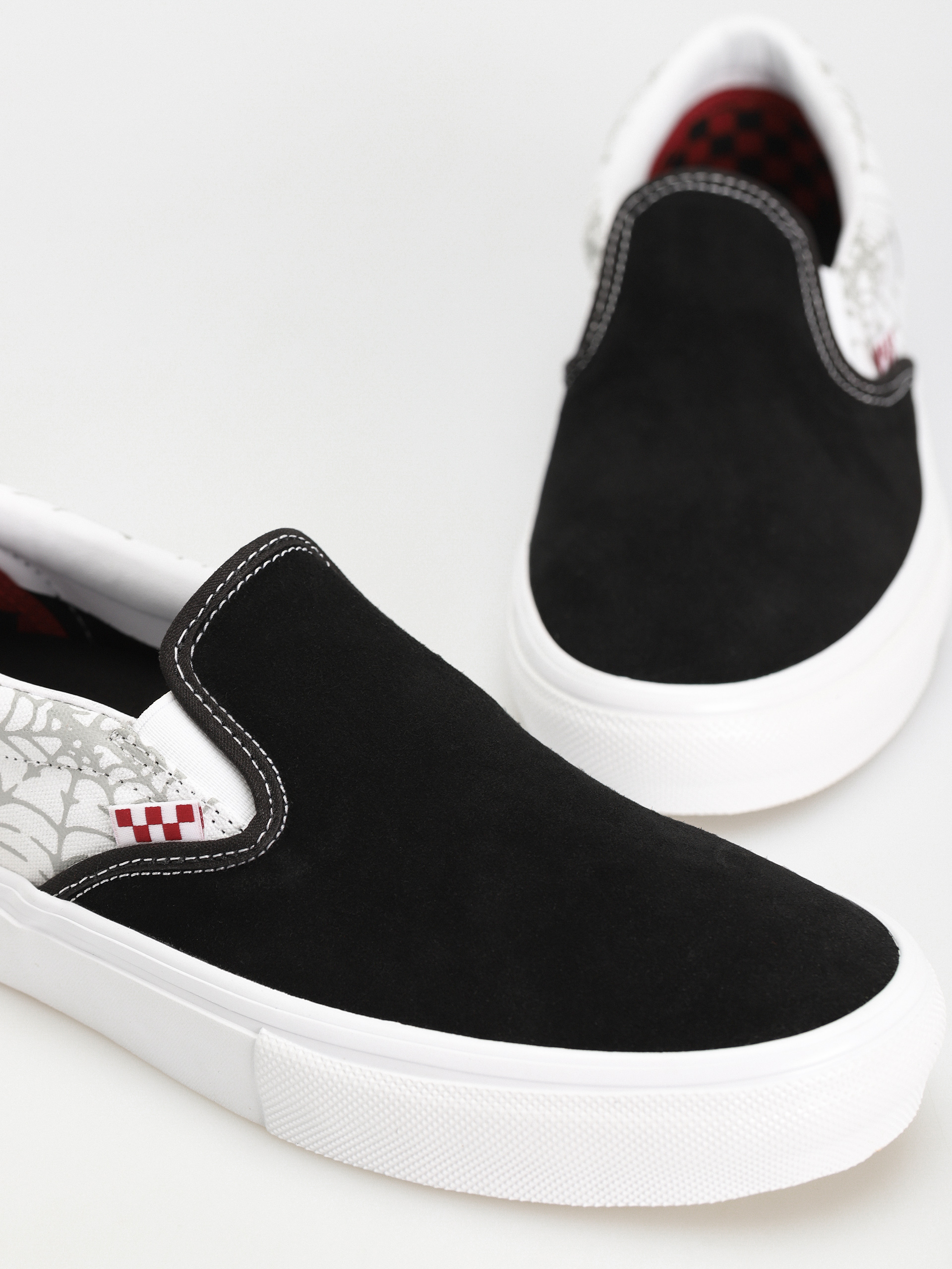 Pantofi Vans Skate Slip On (black widow spider black/white/red)