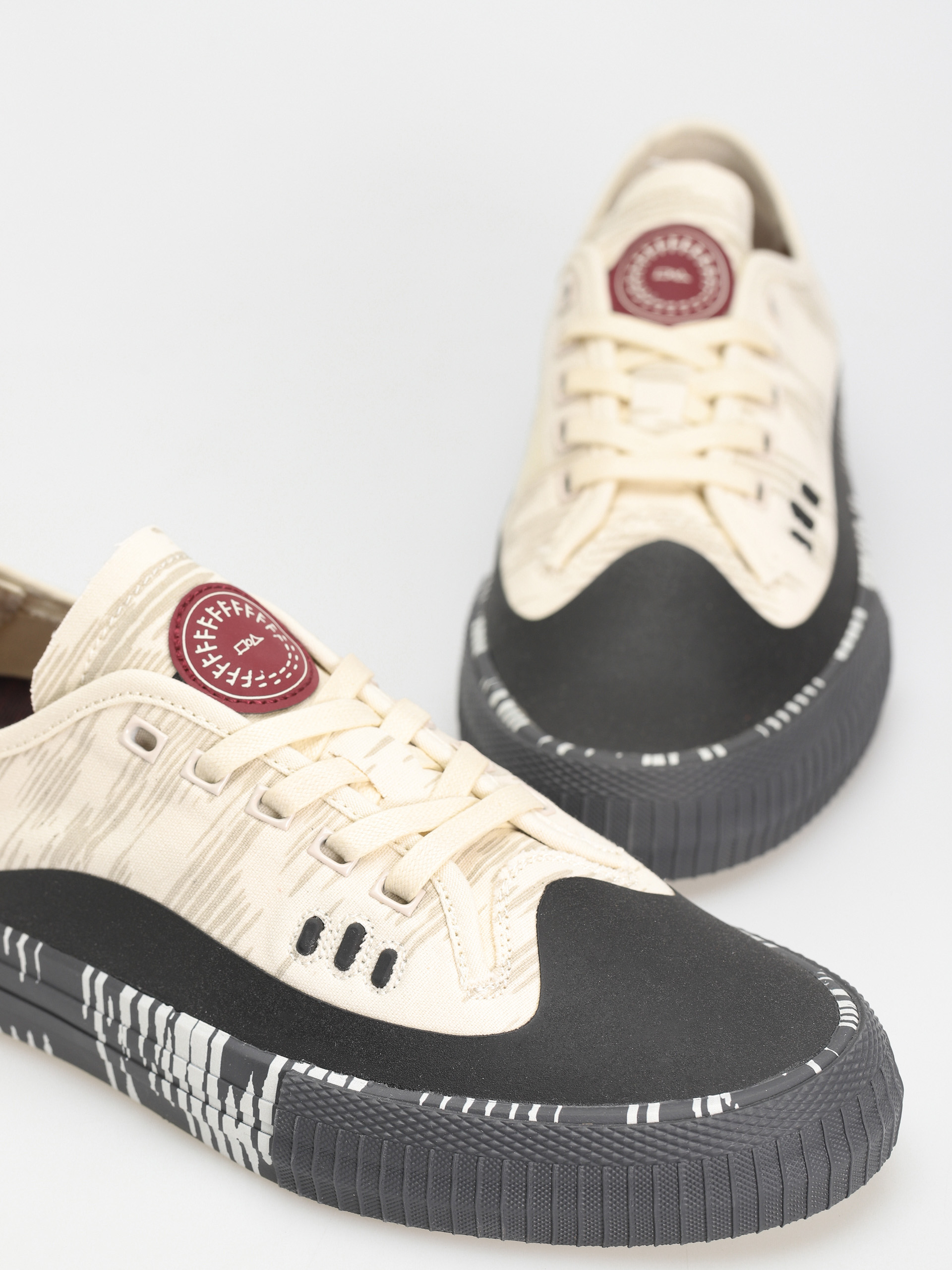 Pantofi Globe Gillette (cream/graphite/former)