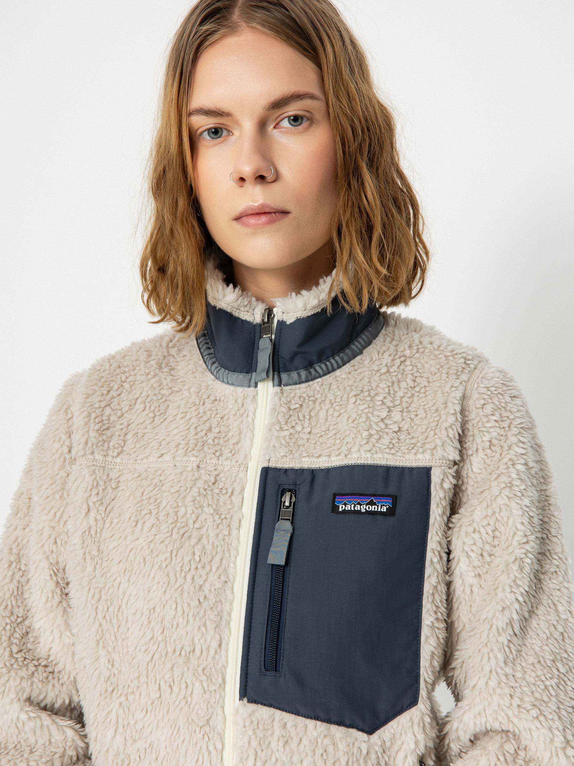 Geacă Patagonia Classic Retro X Wmn (natural w/smolder blue)