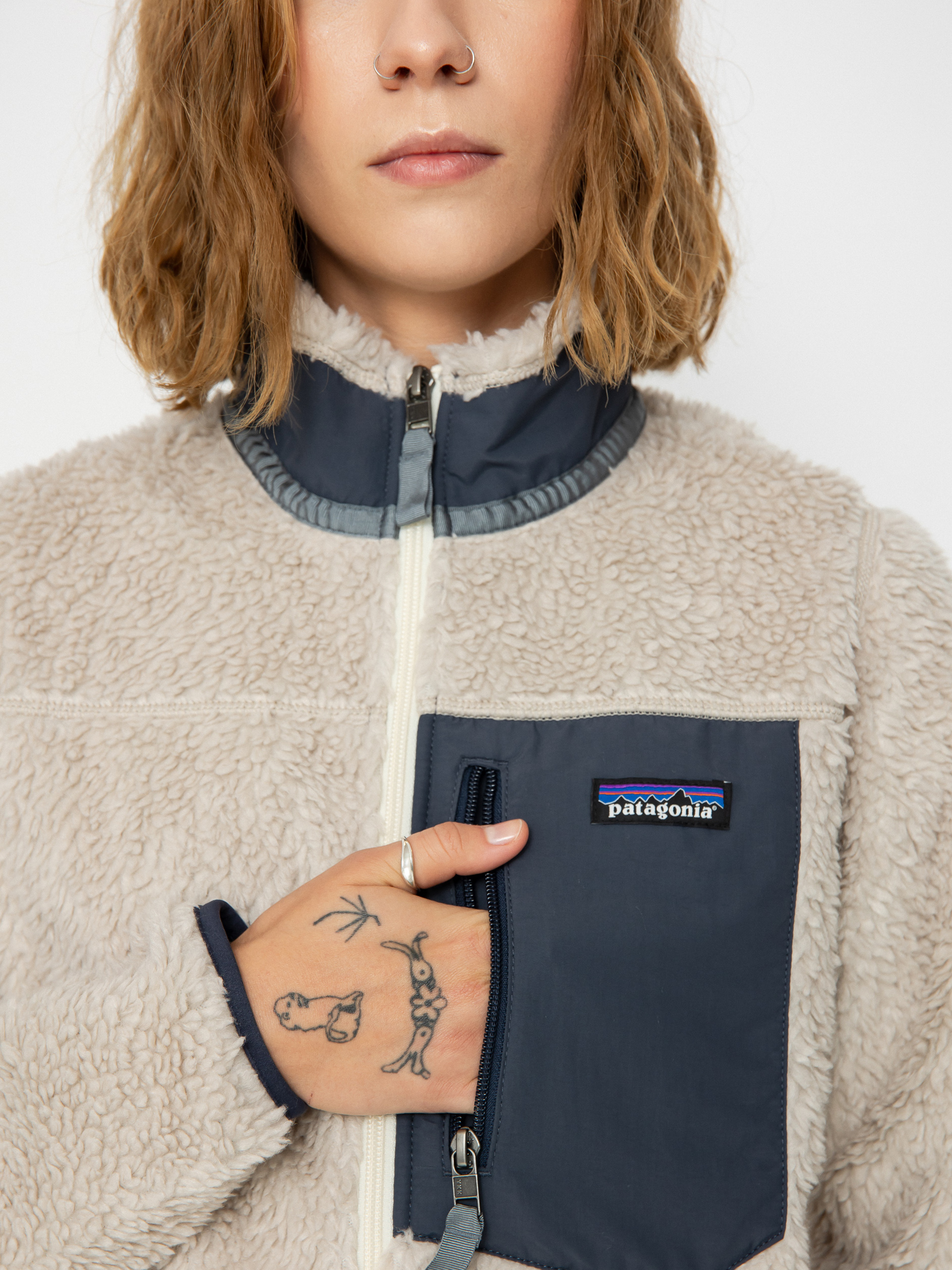 Geacă Patagonia Classic Retro X Wmn (natural w/smolder blue)