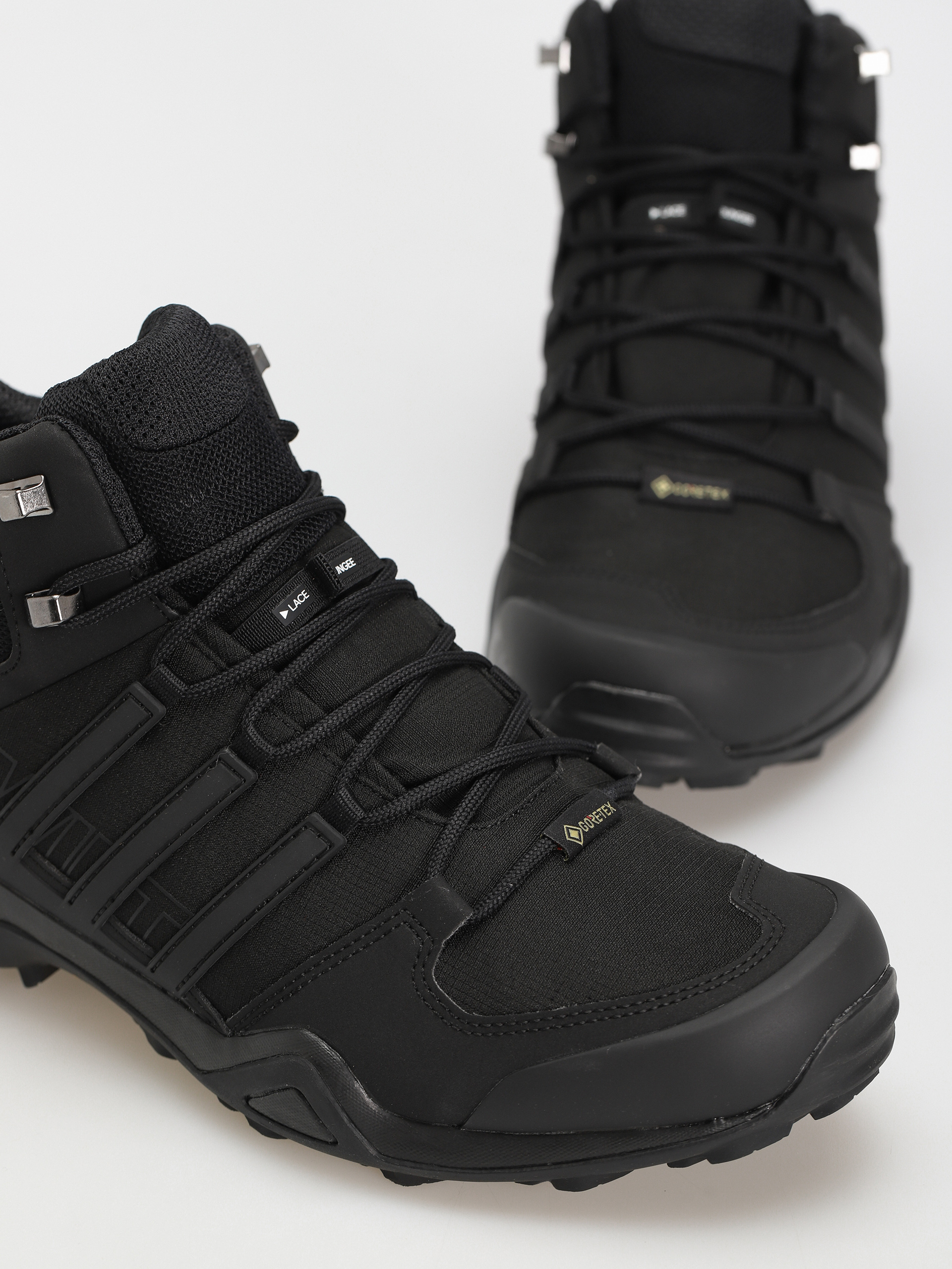 Pantofi adidas Originals Terrex Swift R2 Mid Gtx (cblack/cblack/carbon)