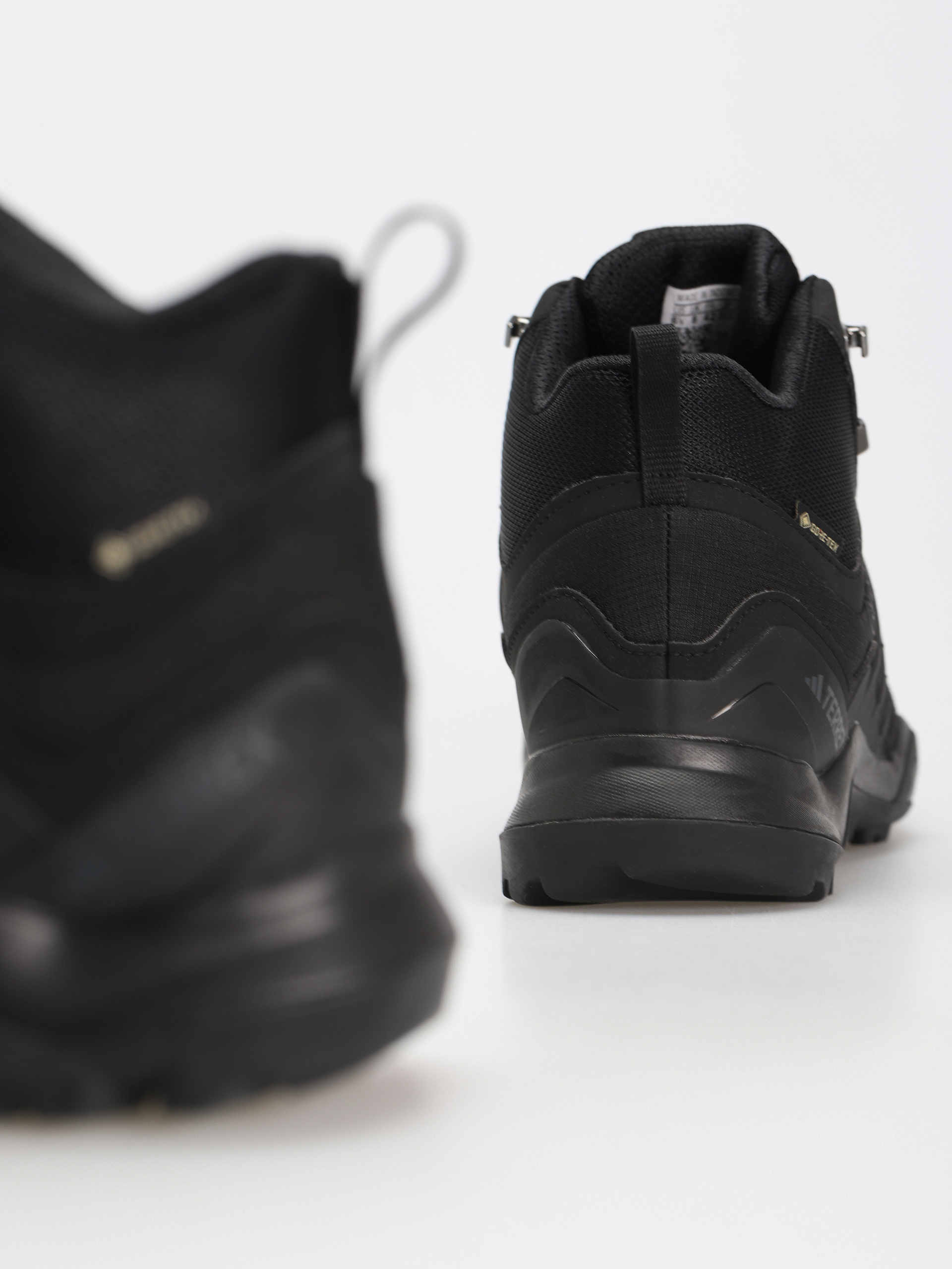 Pantofi adidas Originals Terrex Swift R2 Mid Gtx (cblack/cblack/carbon)