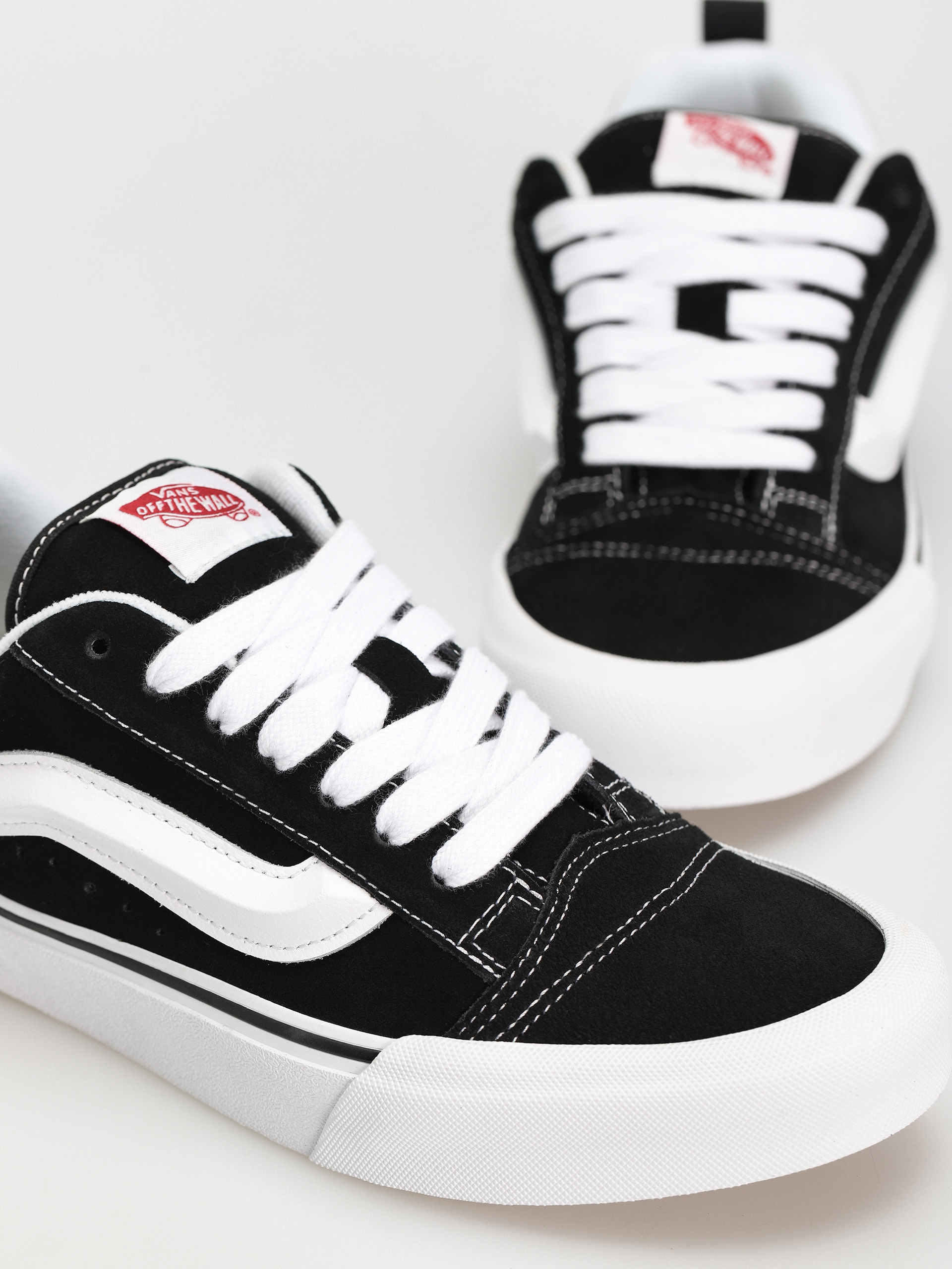 Pantofi Vans Knu Skool (black/true white)