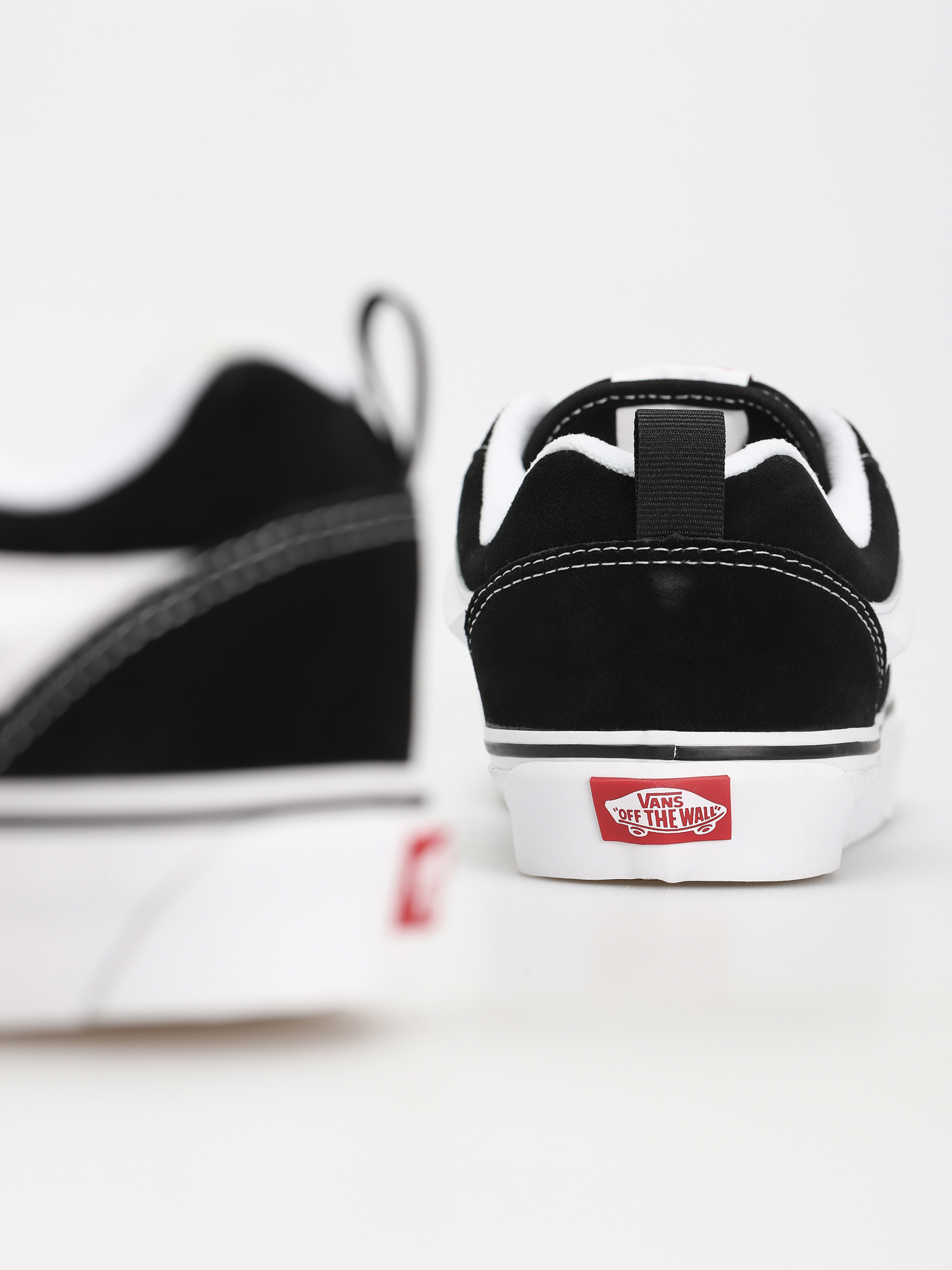 Pantofi Vans Knu Skool (black/true white)