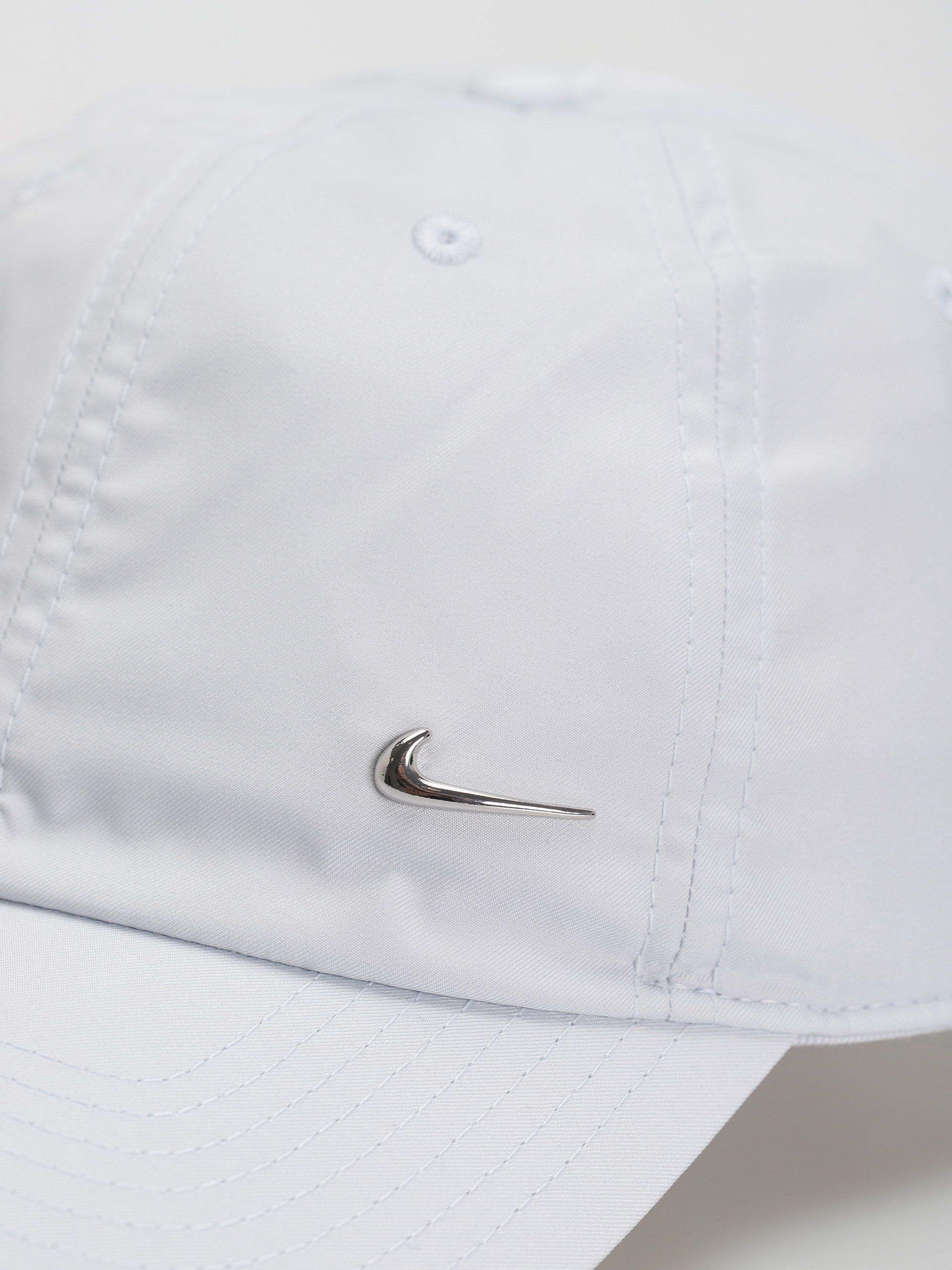 Șapcă Nike SB Dri FIT Club (pure platinum/metallic silver)