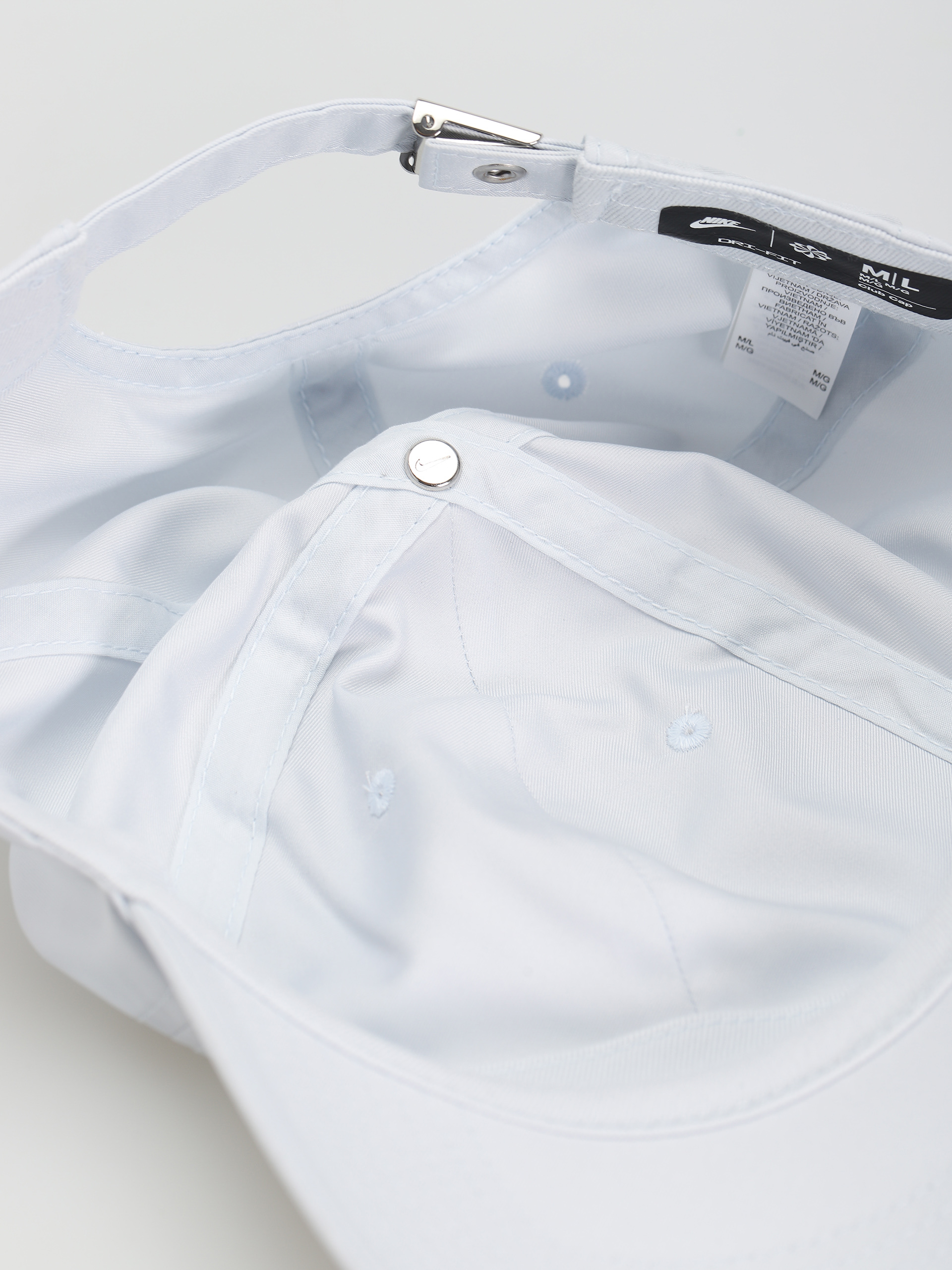 Șapcă Nike SB Dri FIT Club (pure platinum/metallic silver)