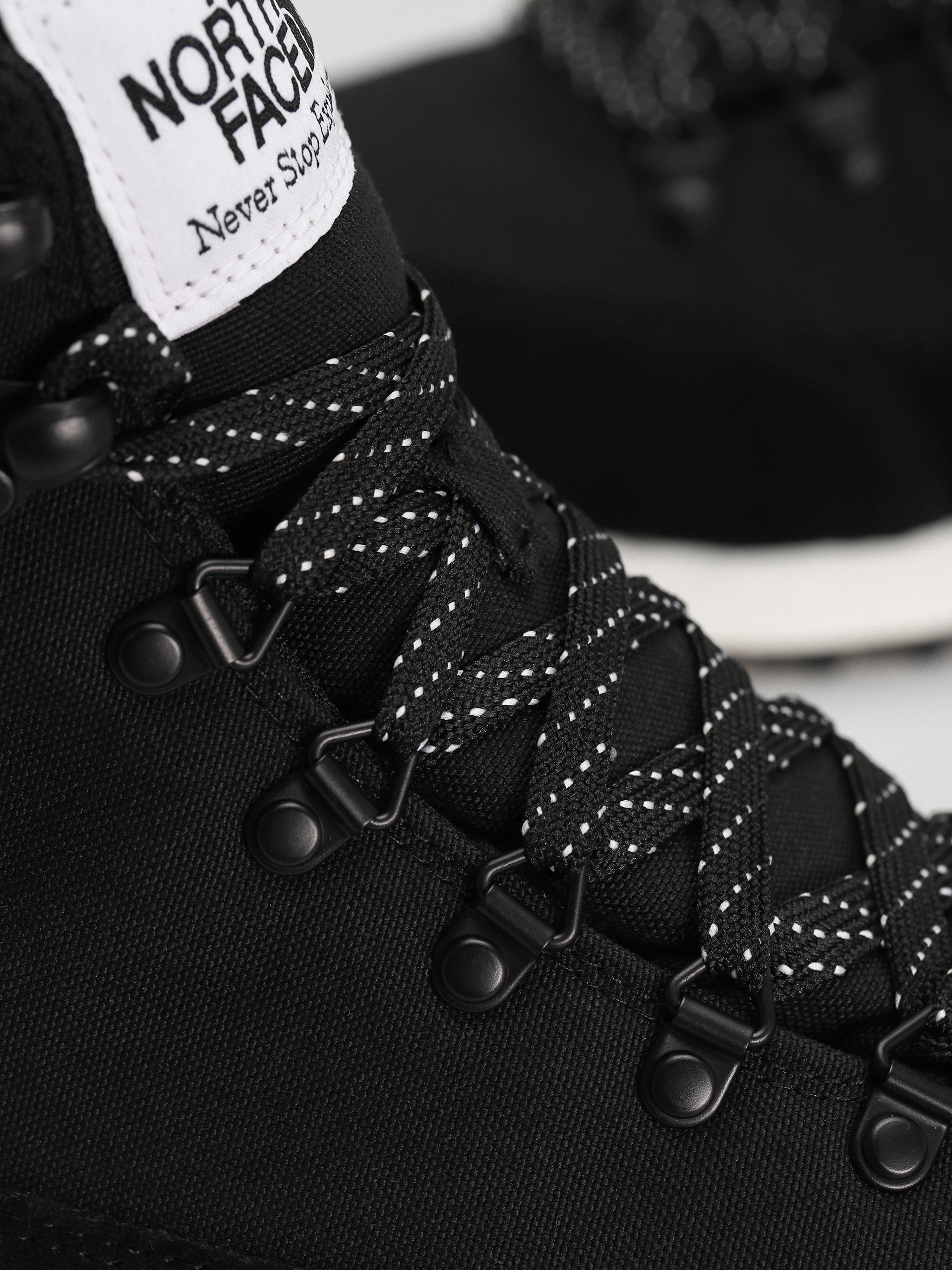 Pantofi The North Face Back To Berkeley Iv Textile Wp (tnf black/tnf white)