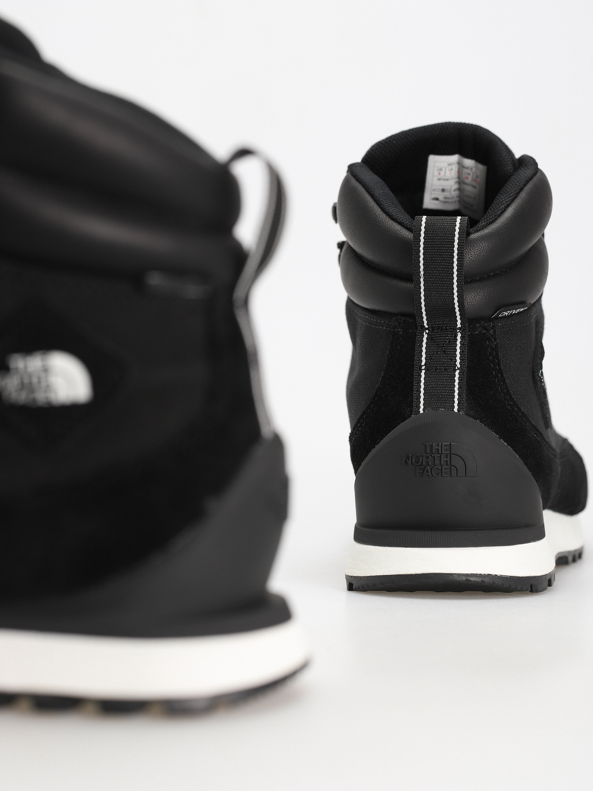 Pantofi The North Face Back To Berkeley Iv Textile Wp (tnf black/tnf white)