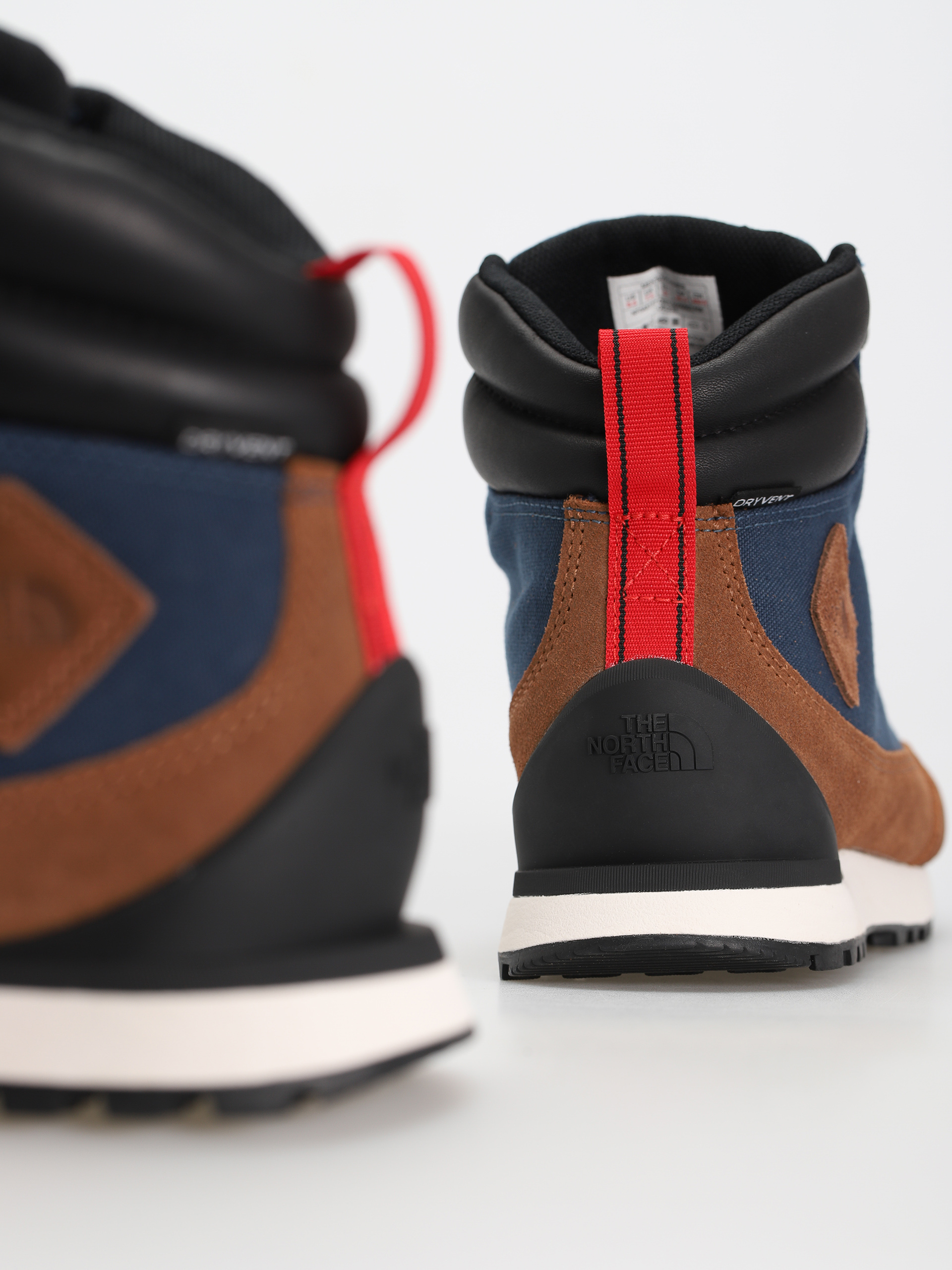 Pantofi The North Face Back To Berkeley Iv Textile Wp (shady blue/monksrobebrn)