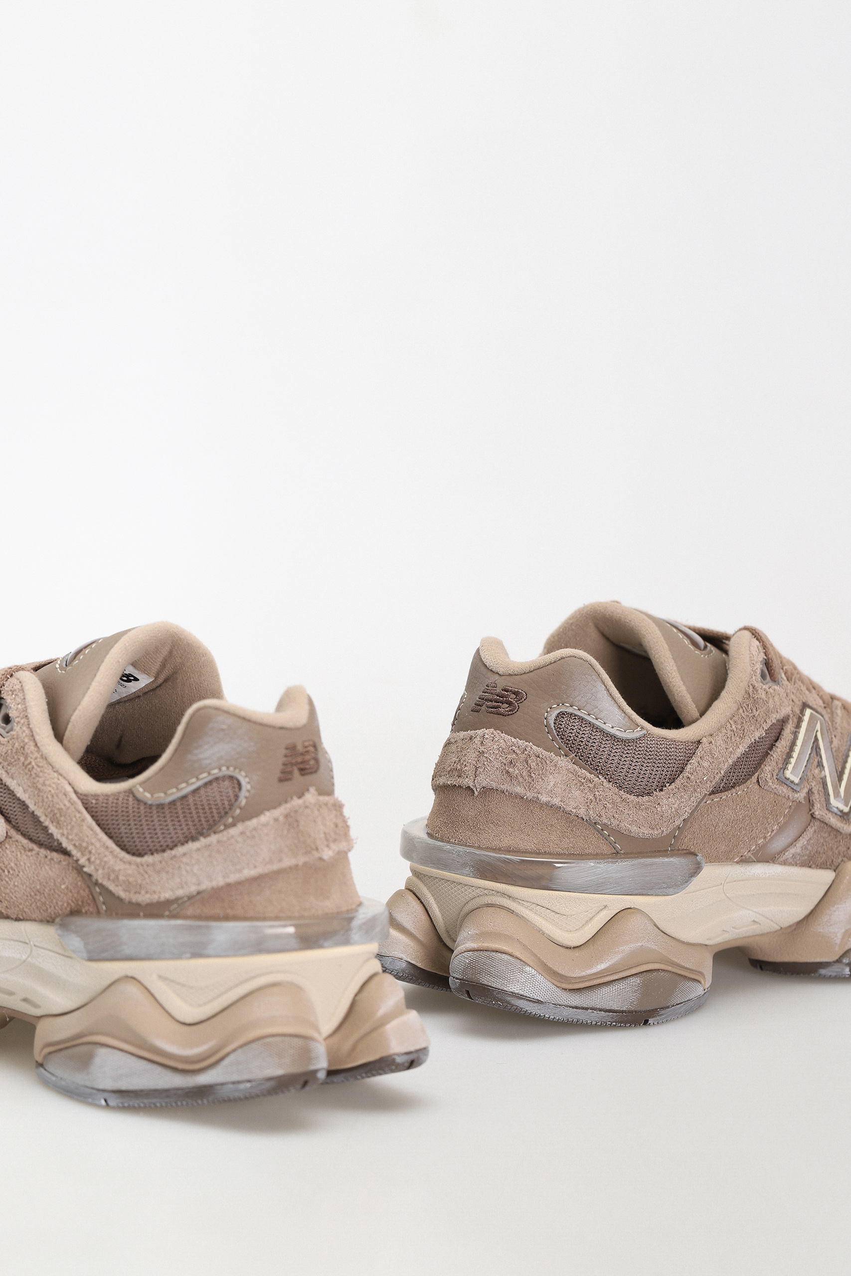 Pantofi New Balance 9060 (mushroom)