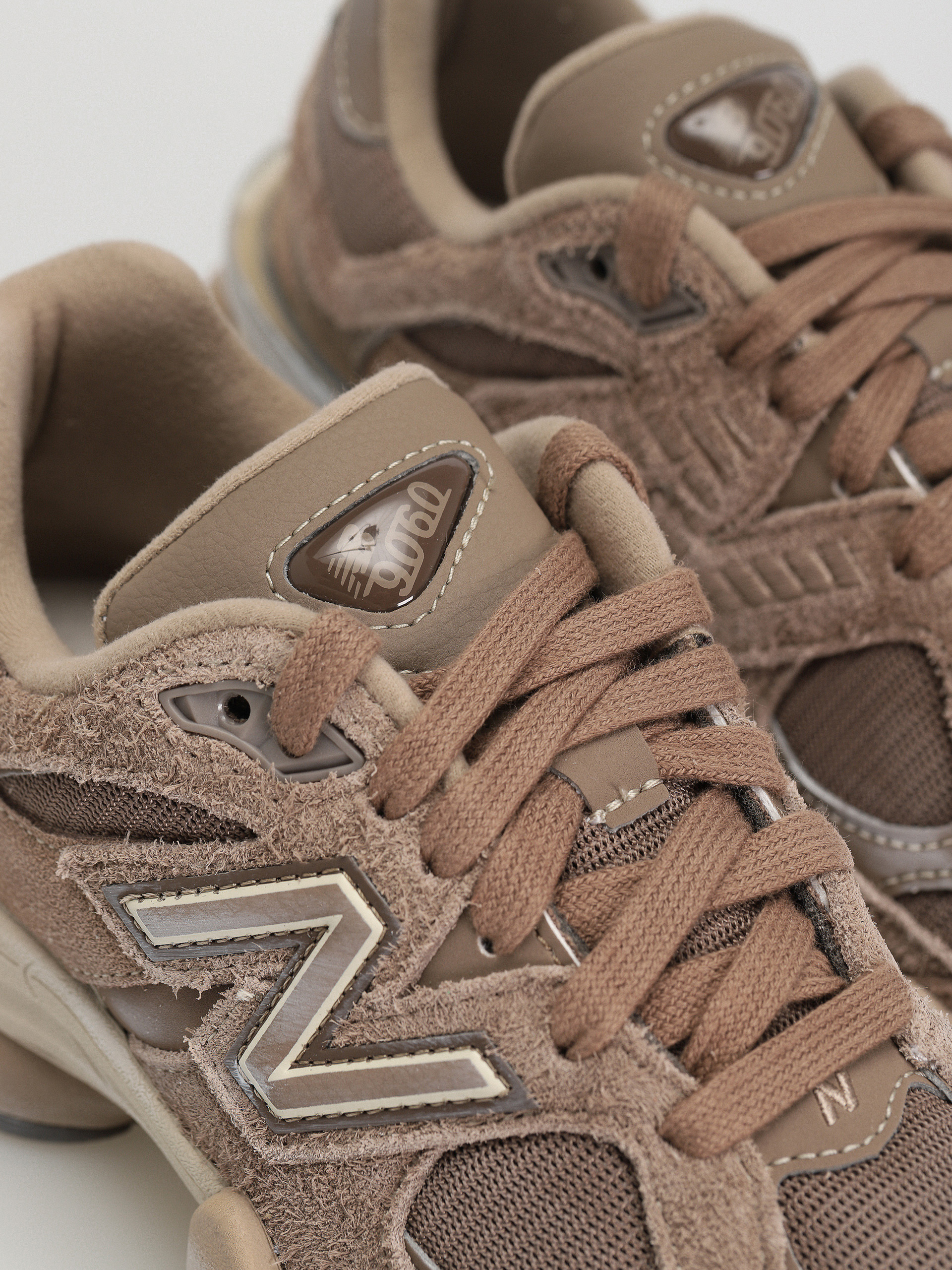 Pantofi New Balance 9060 (mushroom)