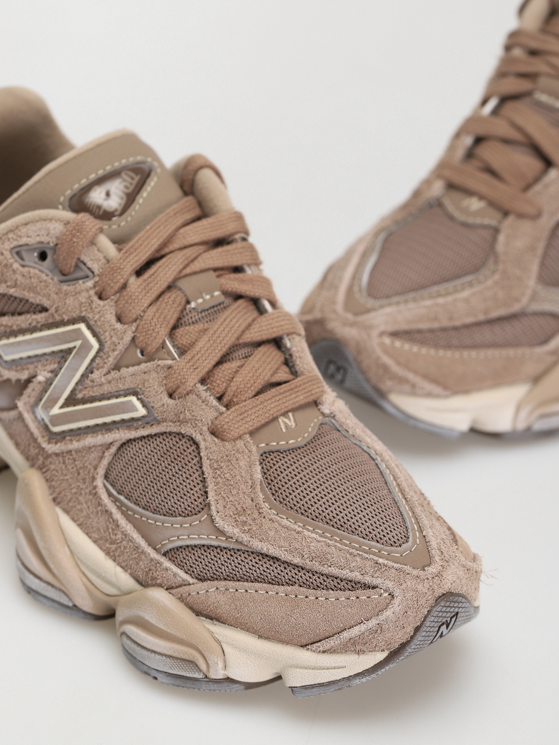Pantofi New Balance 9060 (mushroom)