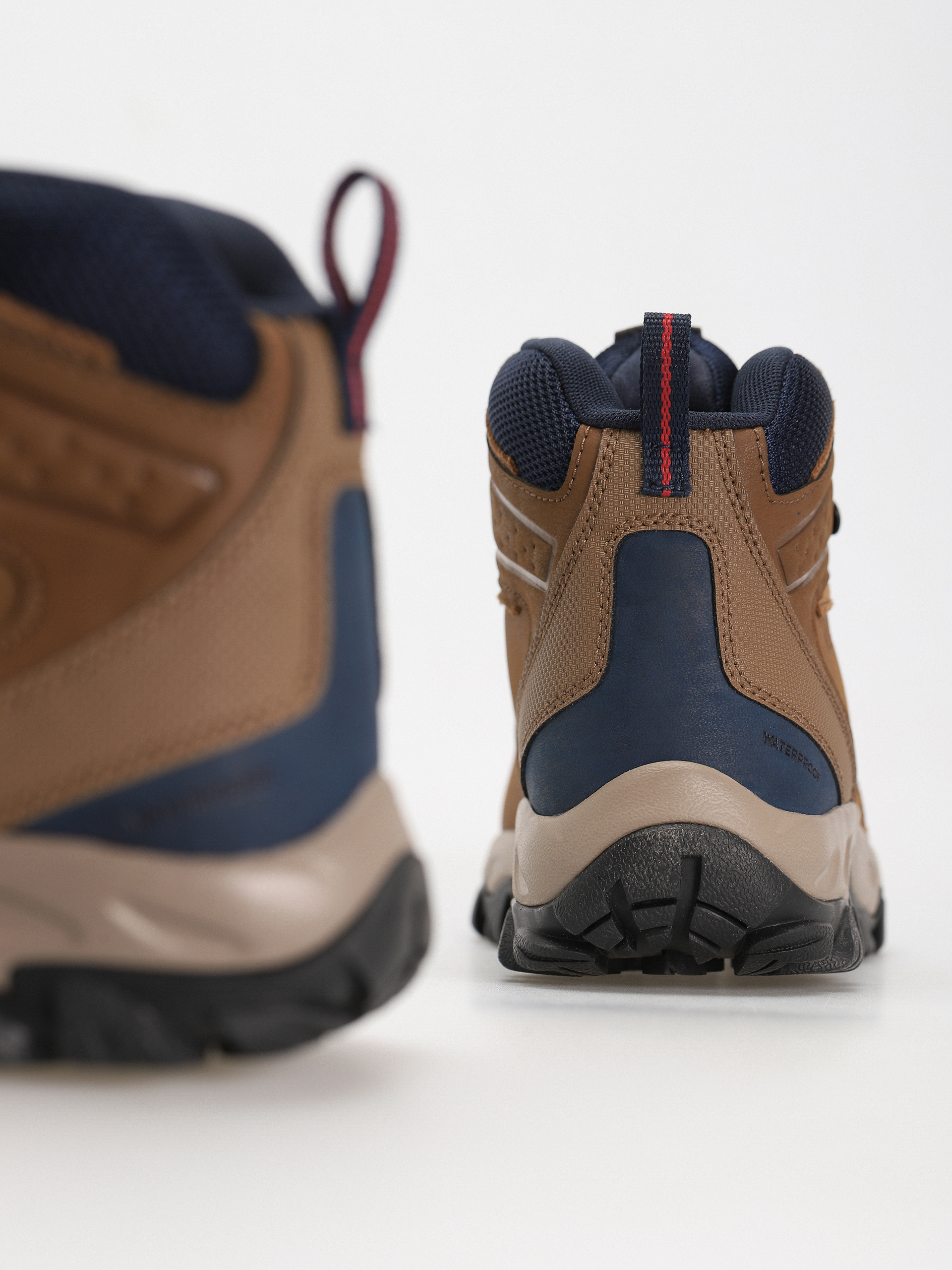 Pantofi Columbia Newton Ridge Plus II Waterproof (light brown/red velvet)