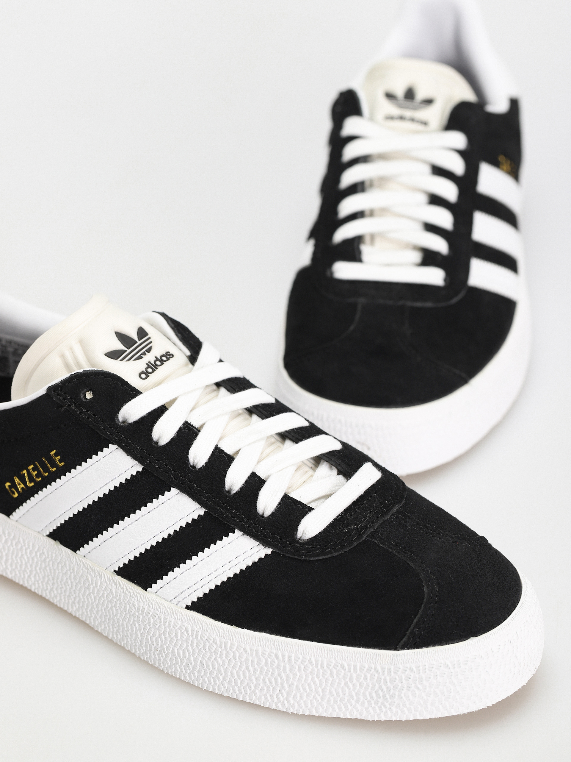 Pantofi adidas Gazelle ADV (core black/cloud white/gold metallic)