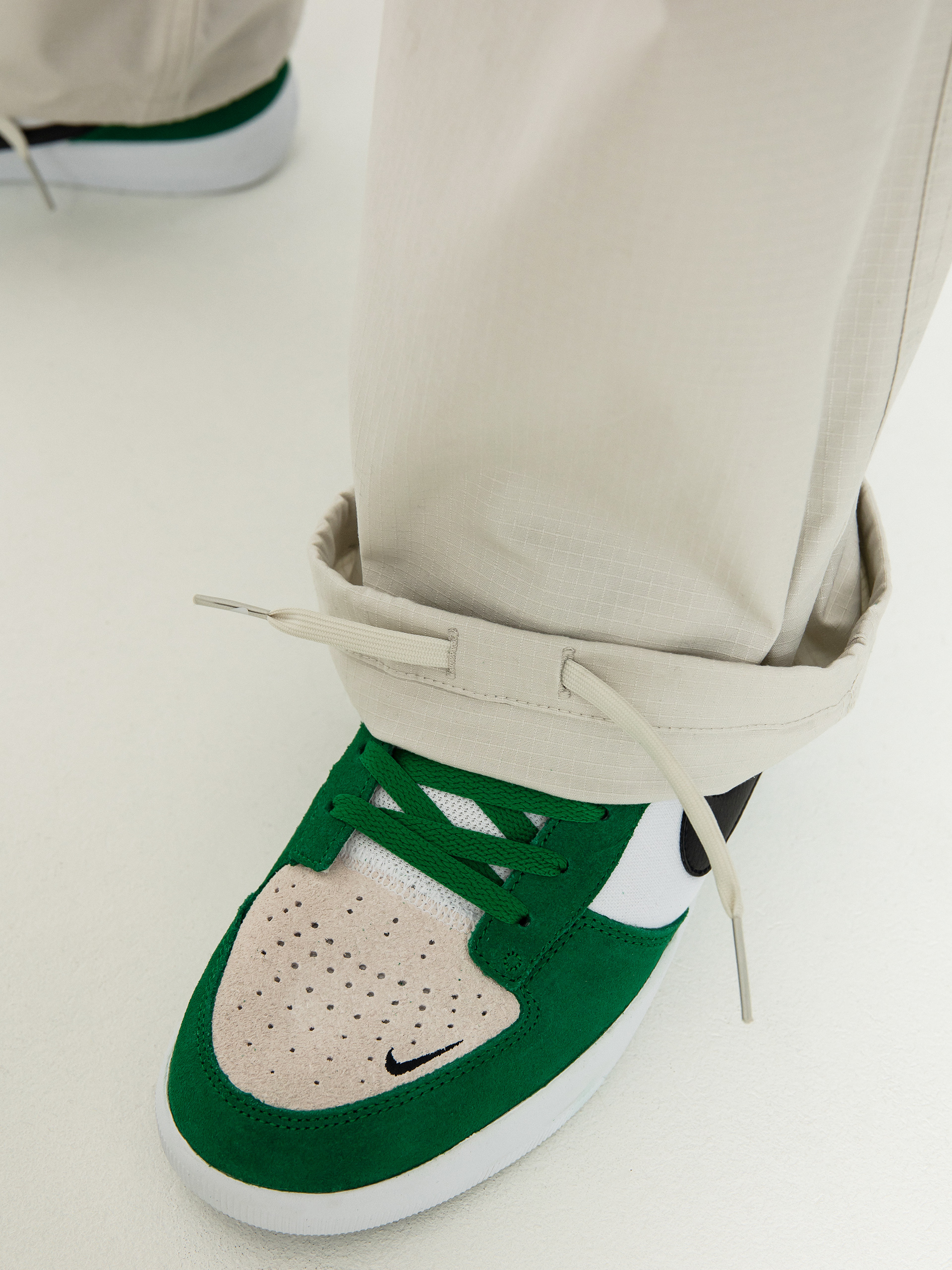 Pantaloni Nike SB Kearny Cargo (light bone)