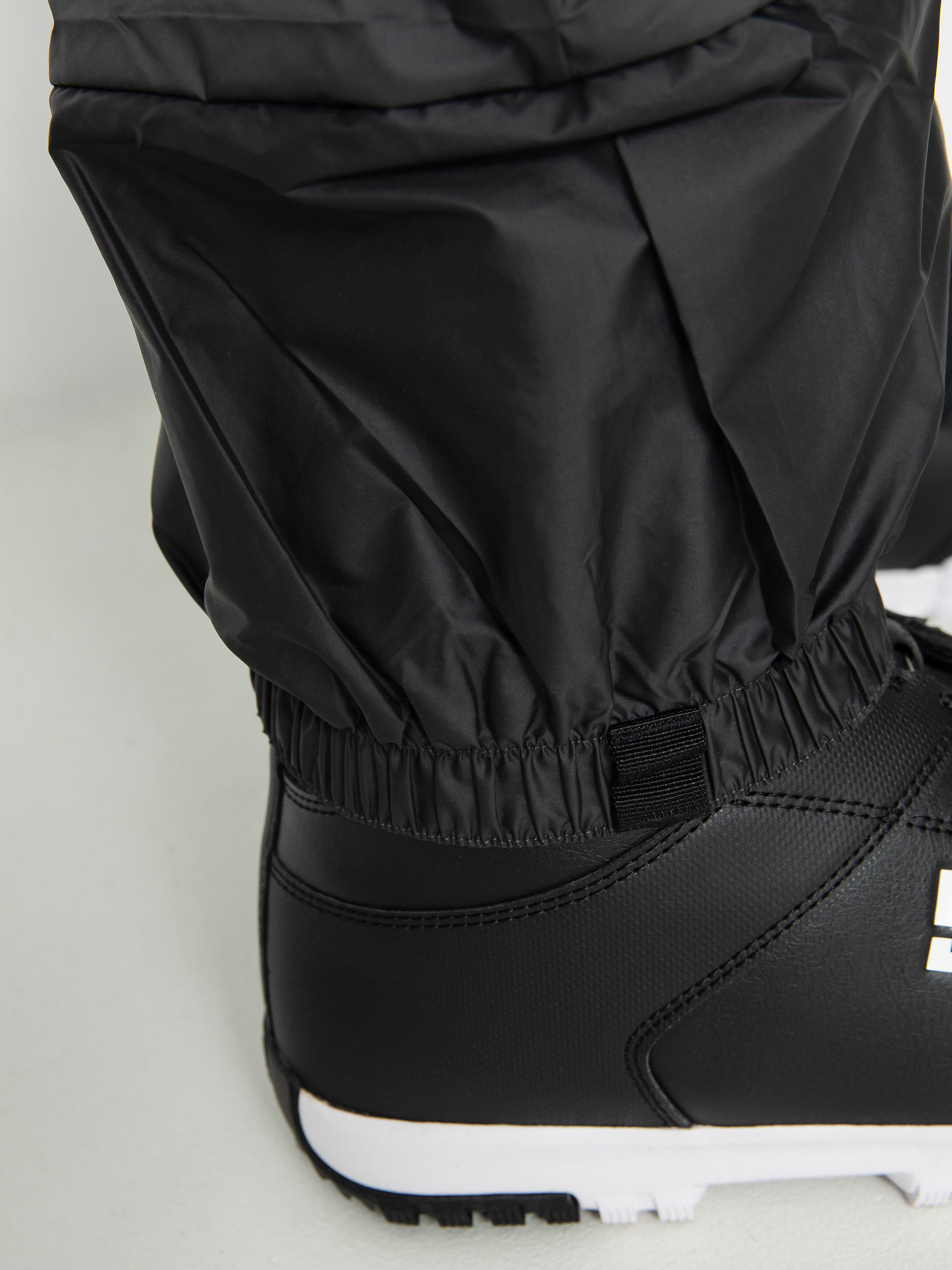 Pentru bărbați Pantaloni pentru snowboard Patagonia Powder Town Bibs (black)