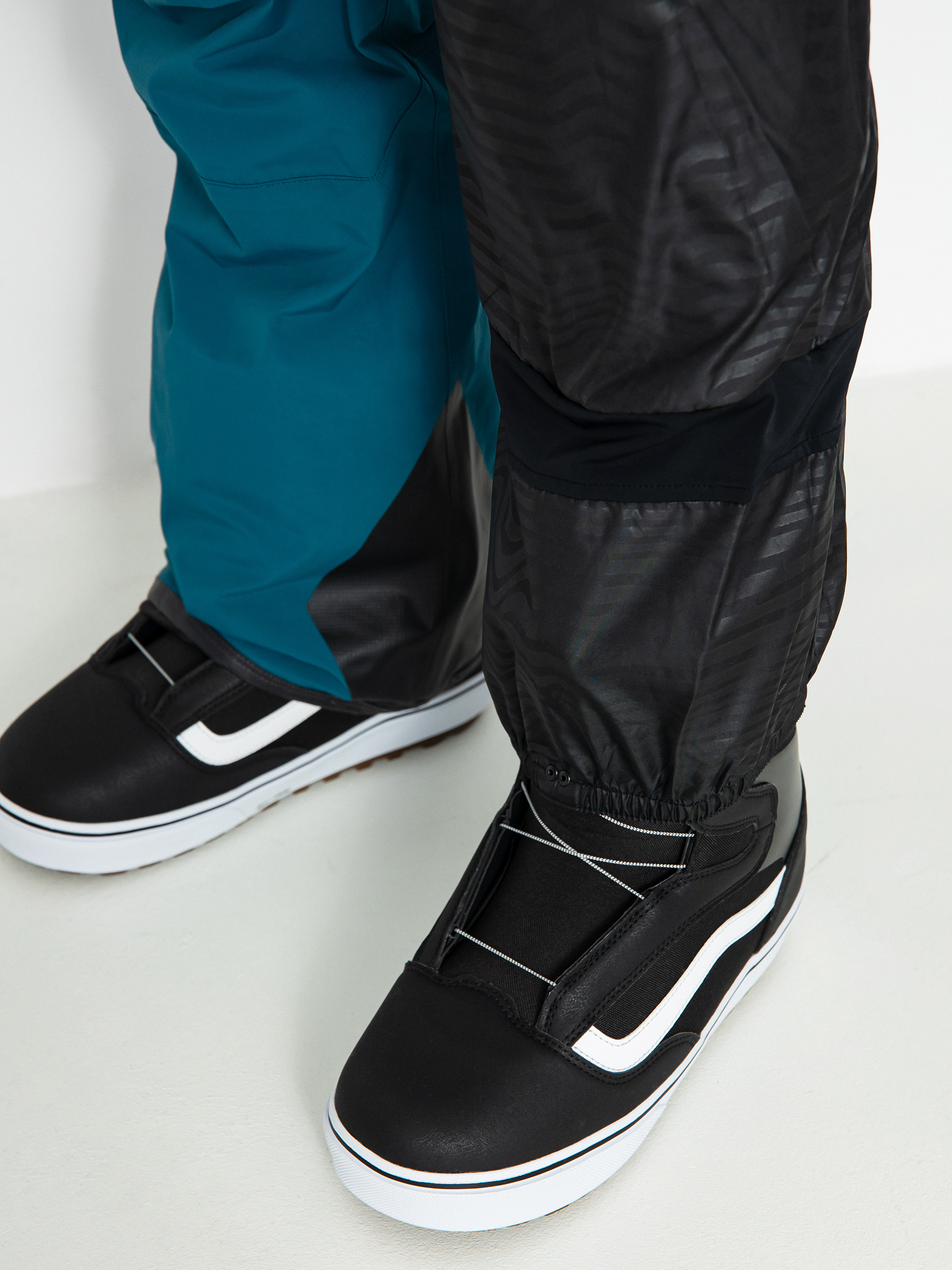 Pentru bărbați Pantaloni pentru snowboard Volcom Rain Gore Tex Bib Overall (blue)