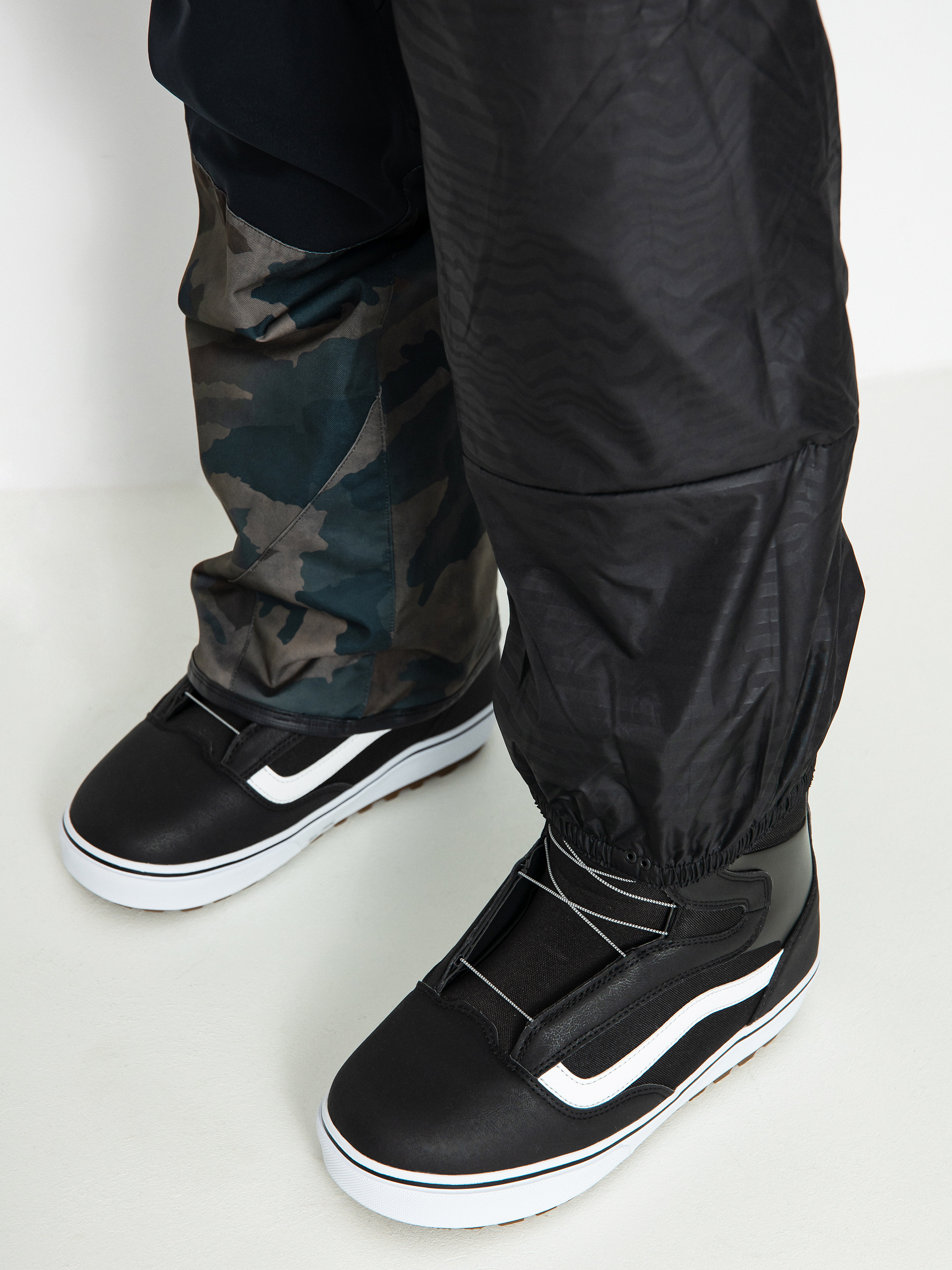 Pentru bărbați Pantaloni pentru snowboard Volcom Roan Bib Overall (cloudwash camo)