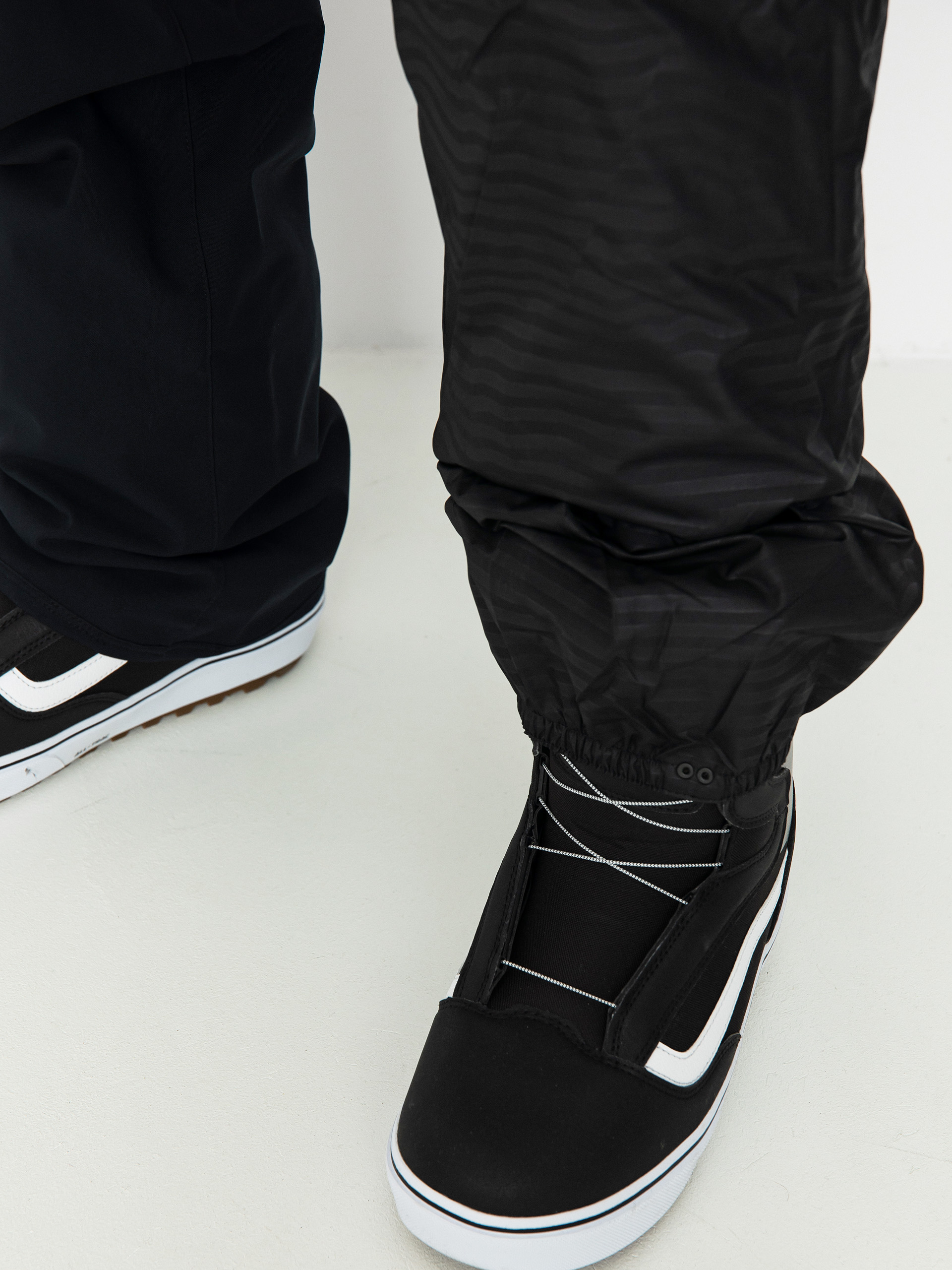 Pentru bărbați Pantaloni pentru snowboard Volcom Freakin Snow Chino (black)